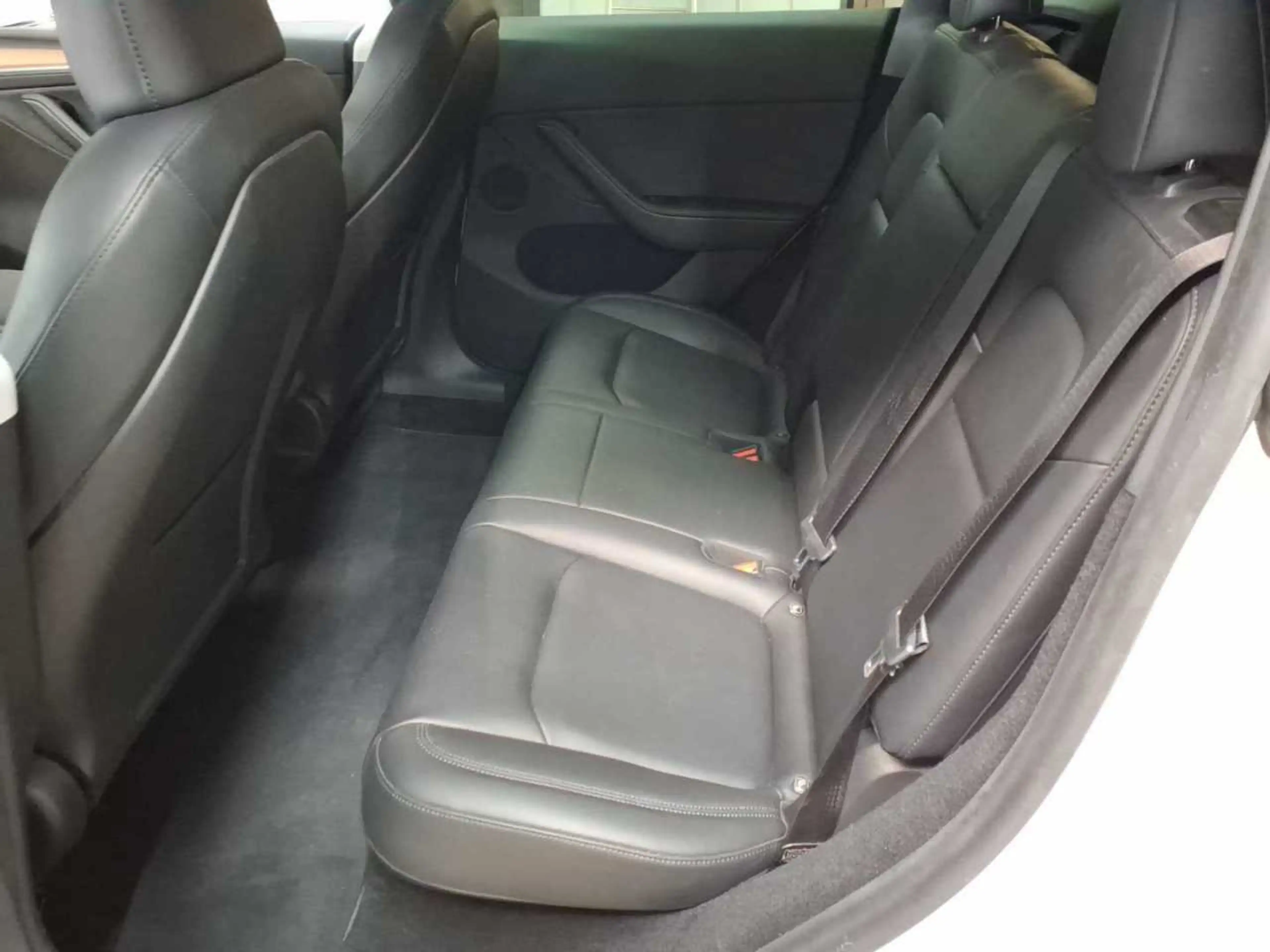 Tesla Model Y Long Range Dual Motor AWD — photo 13