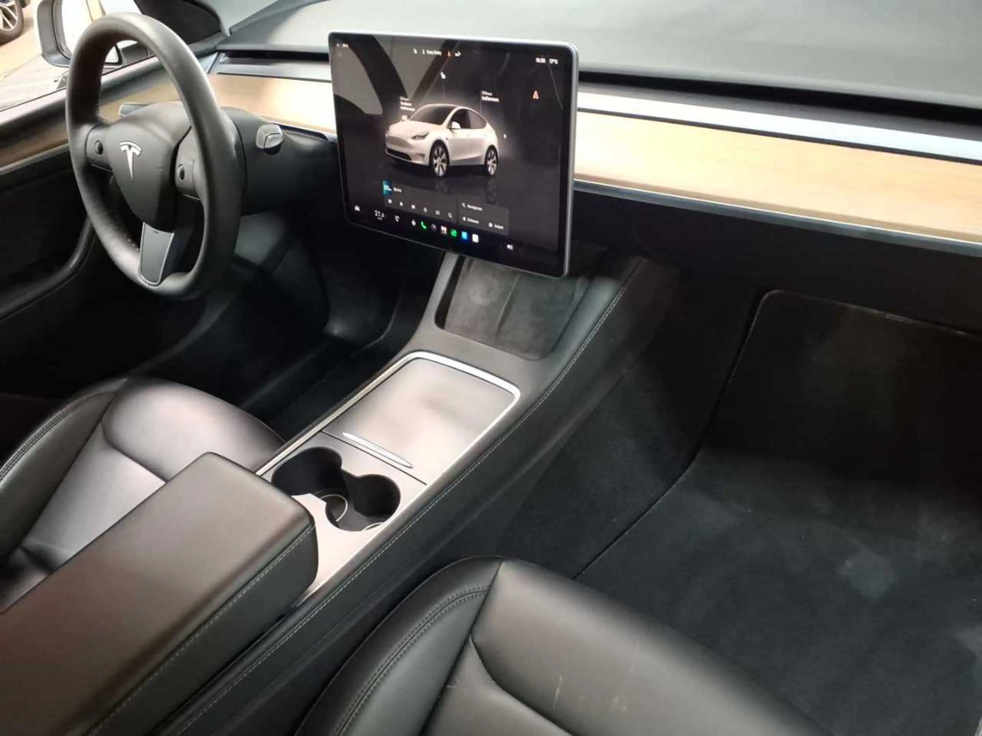 Tesla Model Y Long Range Dual Motor AWD — photo 9