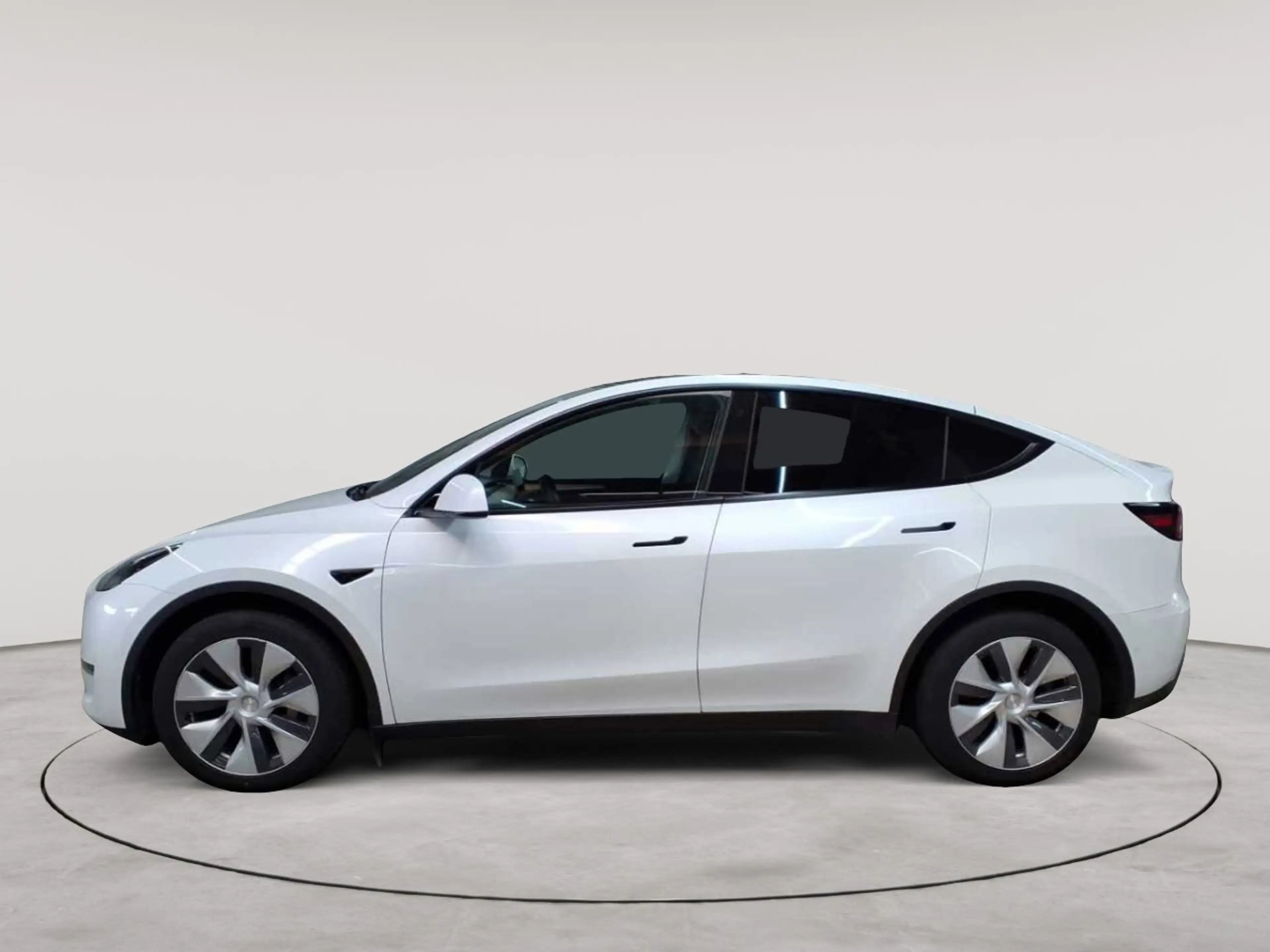 Tesla Model Y Long Range Dual Motor AWD — photo 6