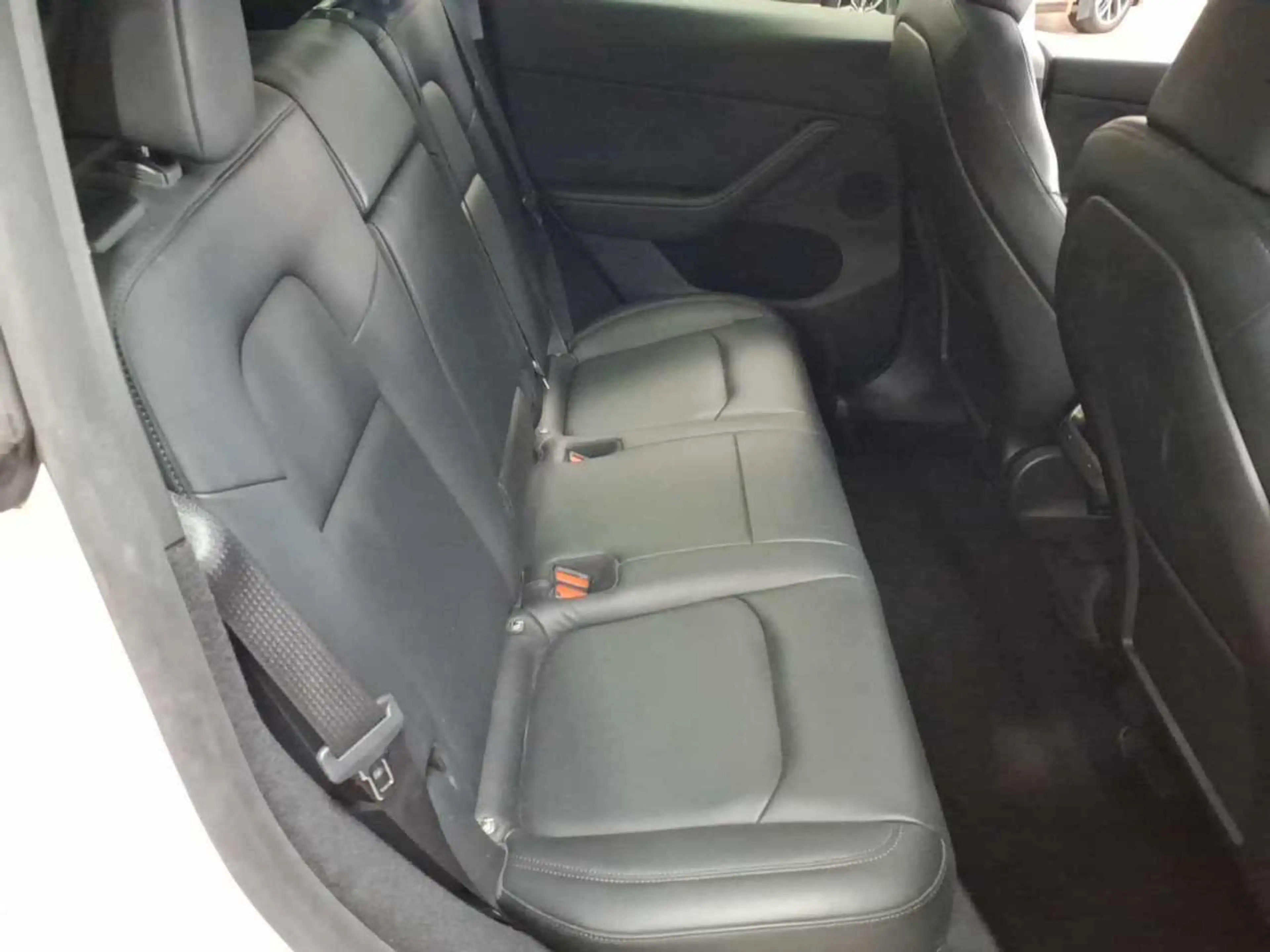 Tesla Model Y Long Range Dual Motor AWD — photo 14