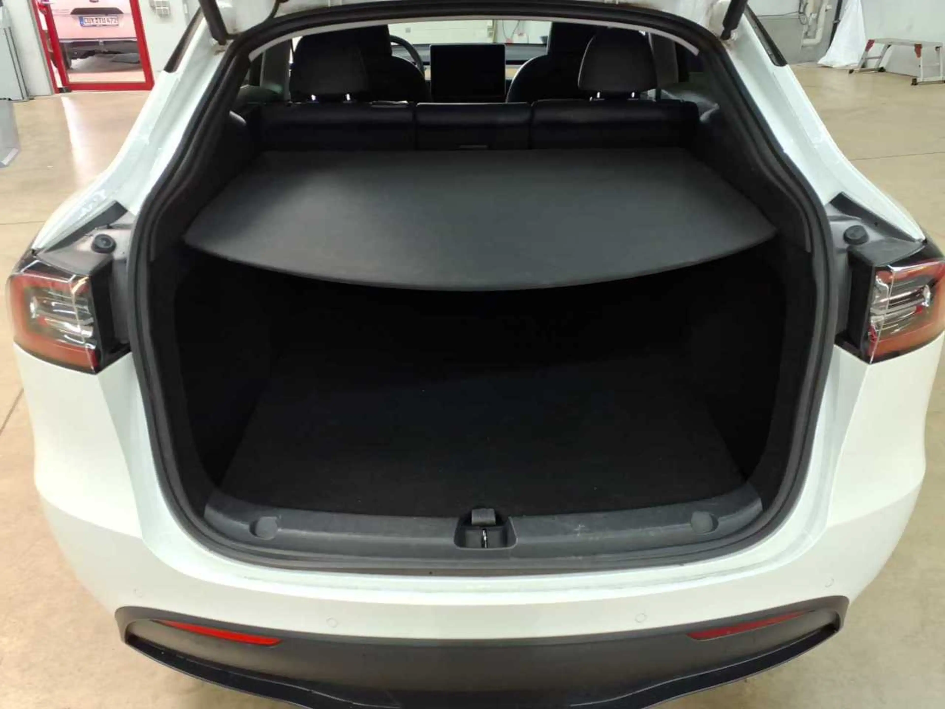 Tesla Model Y Long Range Dual Motor AWD — photo 15