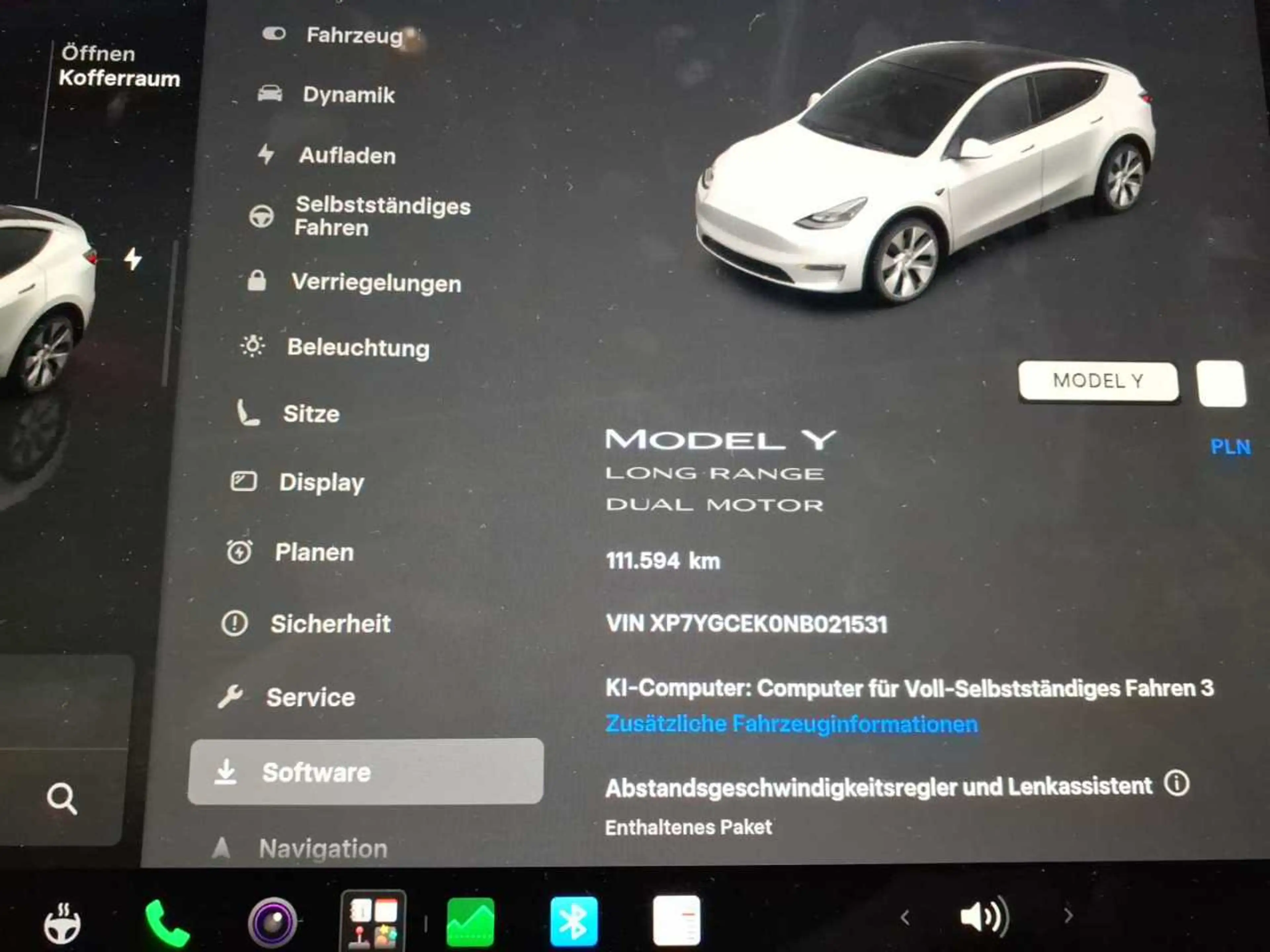 Tesla Model Y Long Range Dual Motor AWD — photo 11