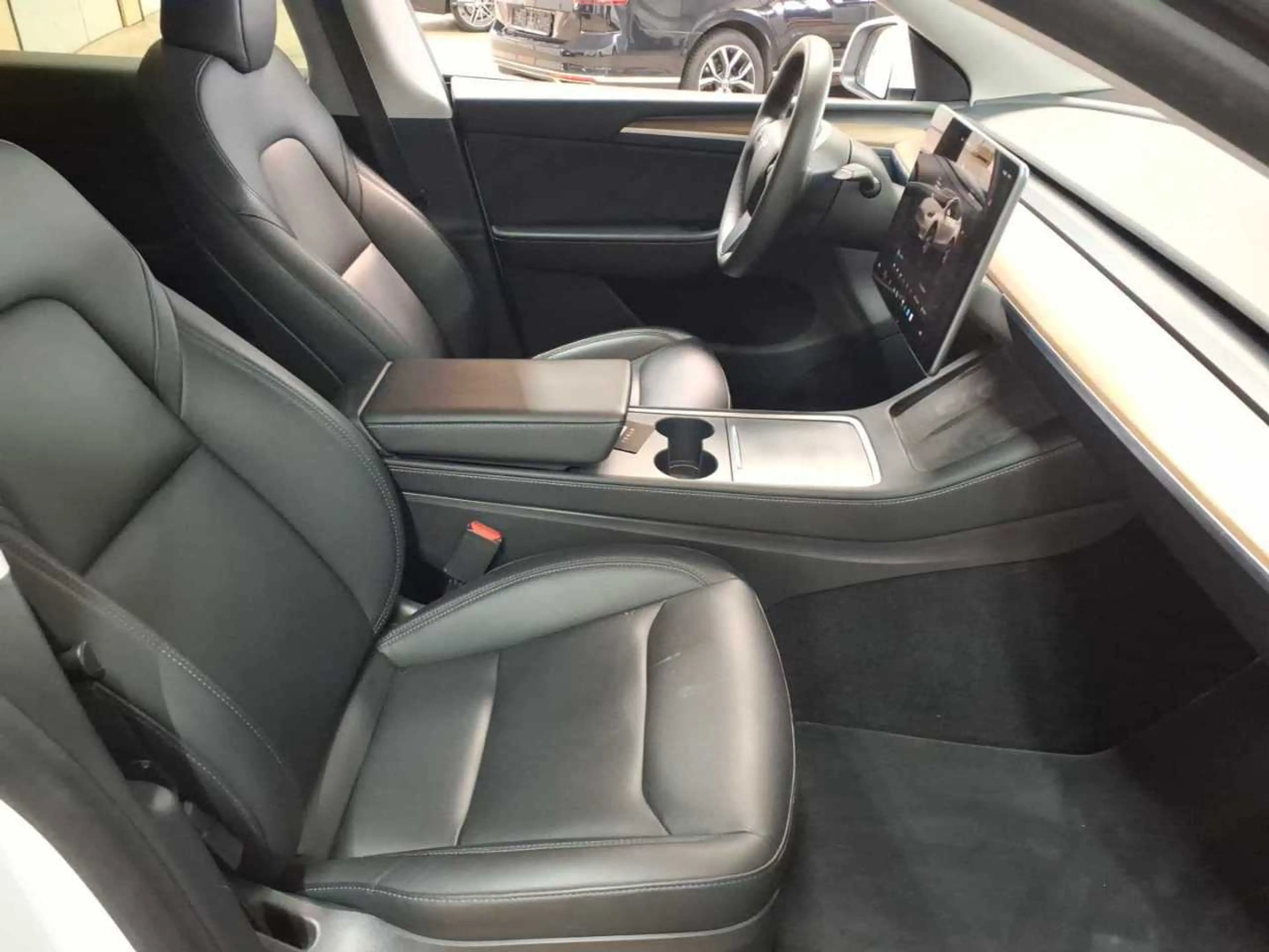 Tesla Model Y Long Range Dual Motor AWD — photo 8