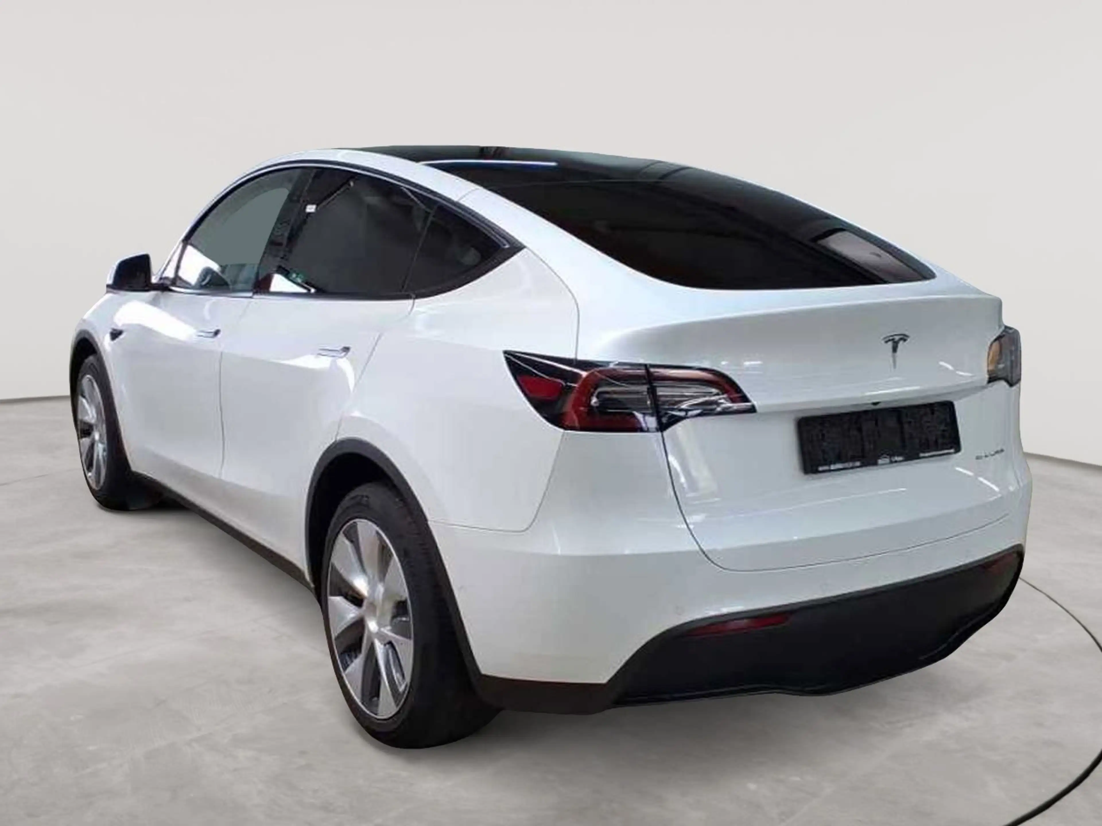 Tesla Model Y Long Range Dual Motor AWD — photo 5