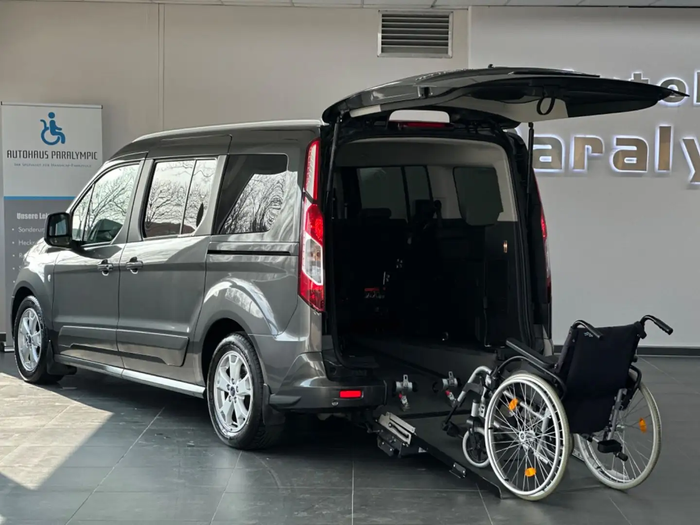 Ford Grand Tourneo Titanium Behindertengerecht-Rampe Szürke - 1