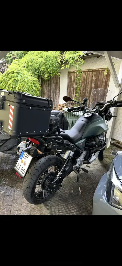 Moto Guzzi V 85 TT Travel Reiseenduro - 2