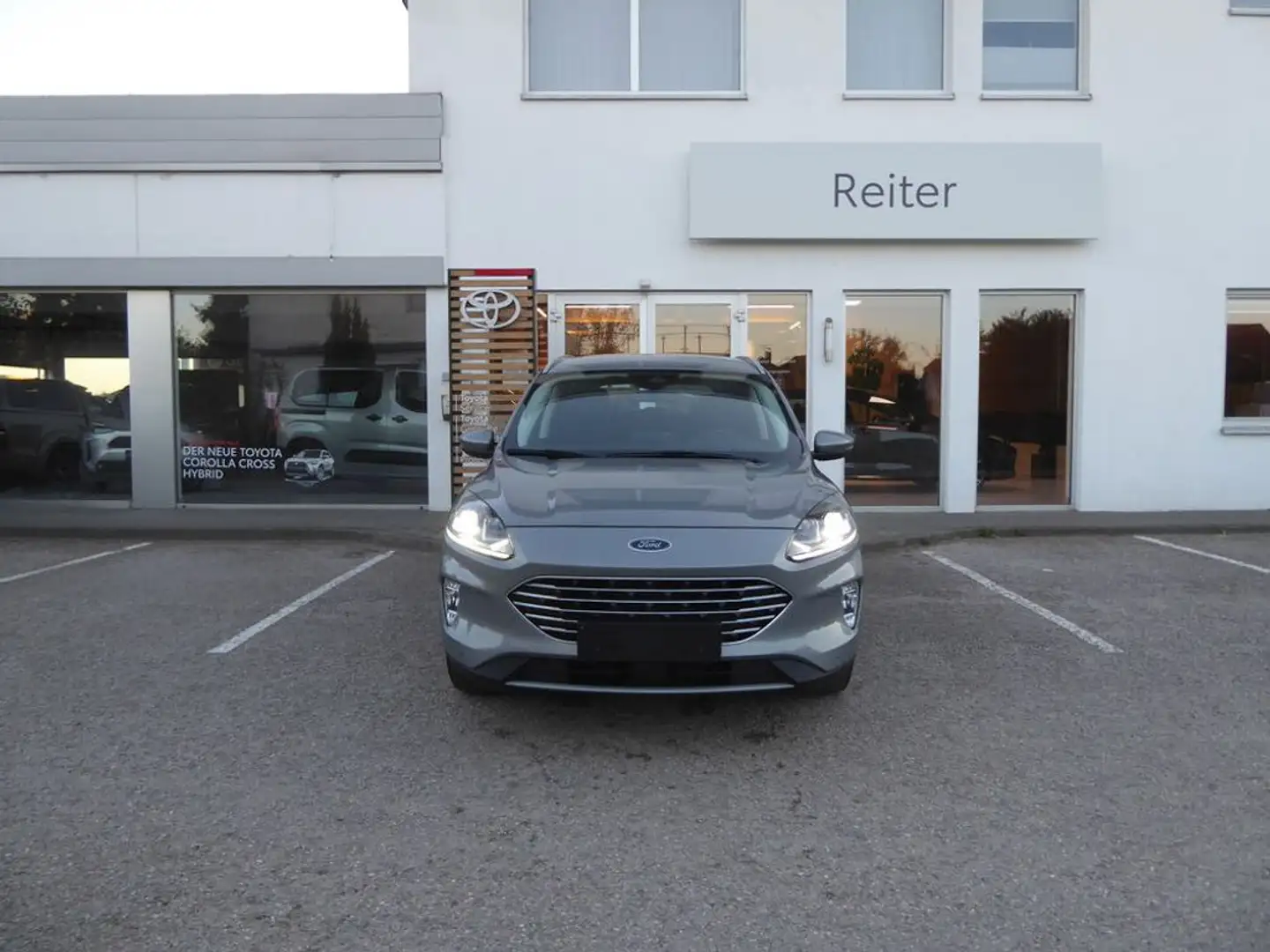 Ford Kuga Titanium 1,5 EcoBlue Aut. *KAMERA*SHZ*KEYLESS Silber - 1