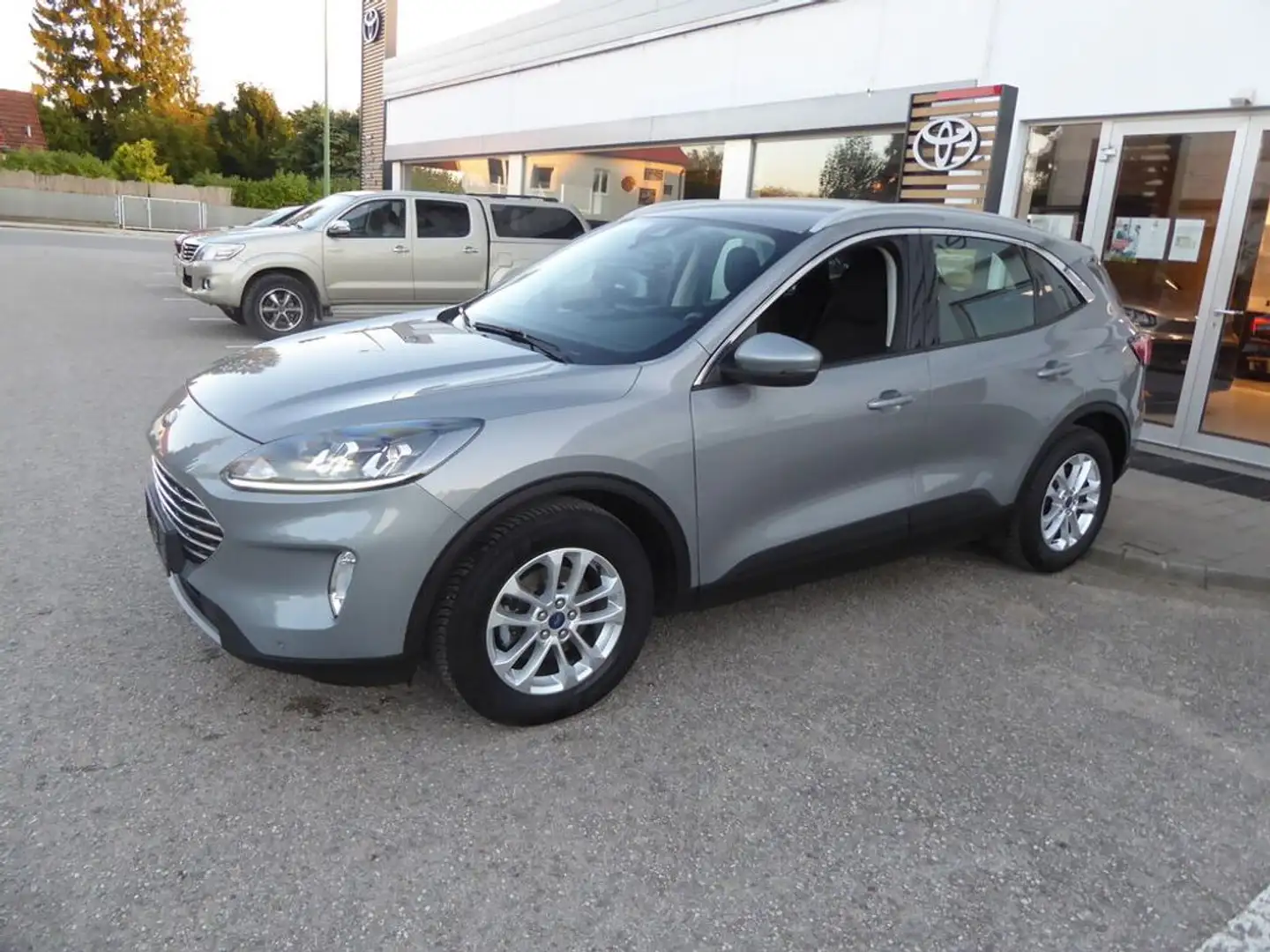 Ford Kuga Titanium 1,5 EcoBlue Aut. *KAMERA*SHZ*KEYLESS Silber - 2