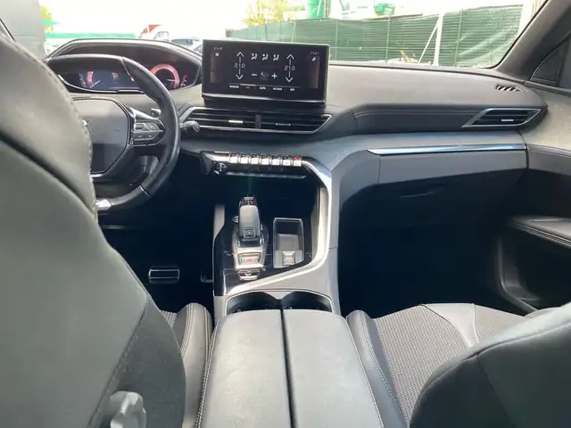 Peugeot 3008 view 11