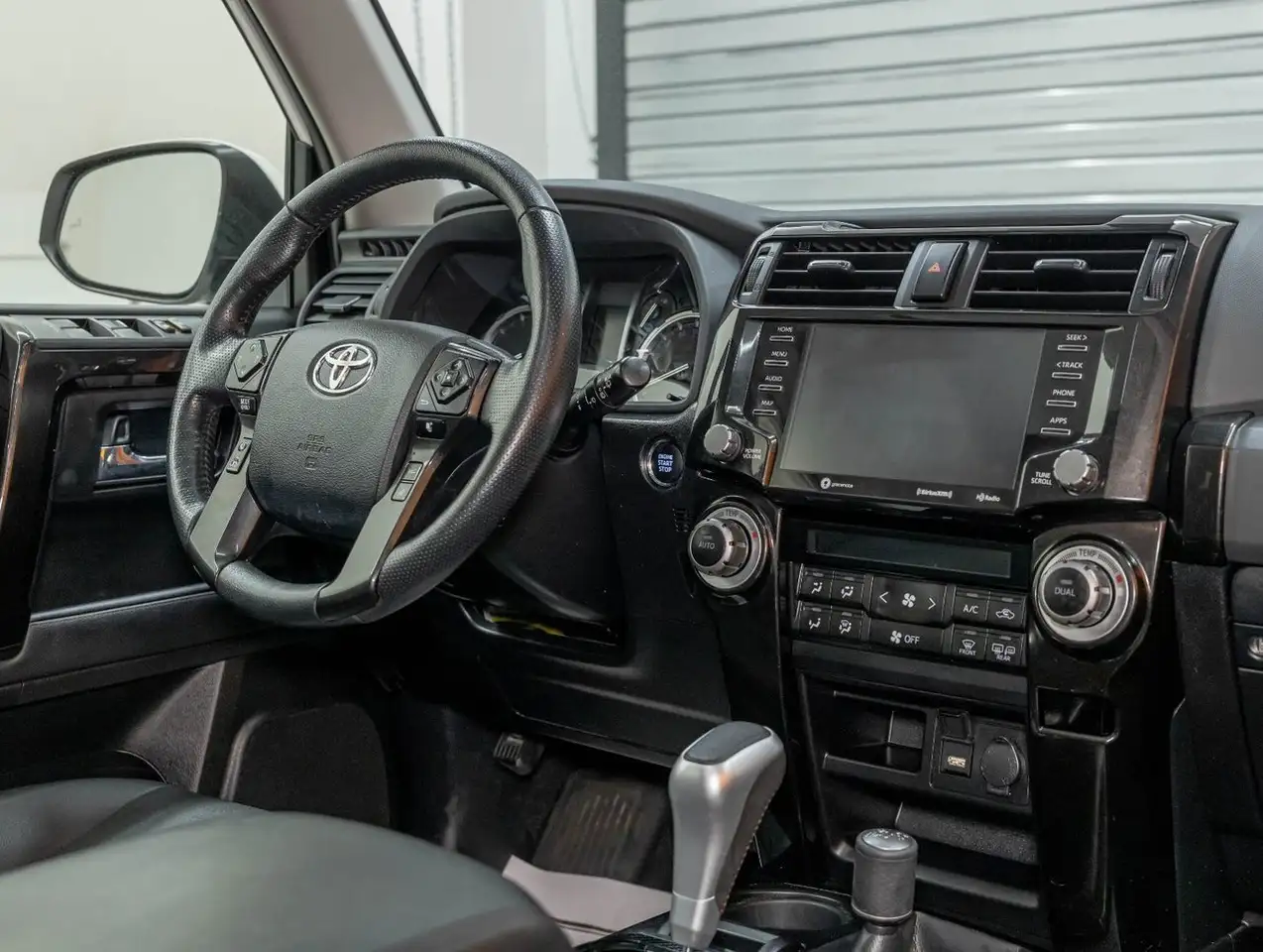 Toyota 4-Runner снимка Toyota 4-Runner