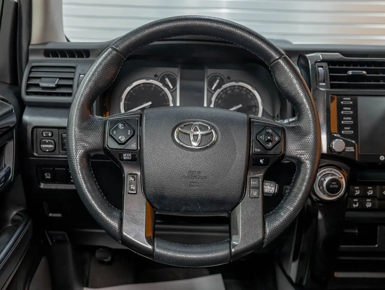 Toyota 4-Runner снимка Toyota 4-Runner