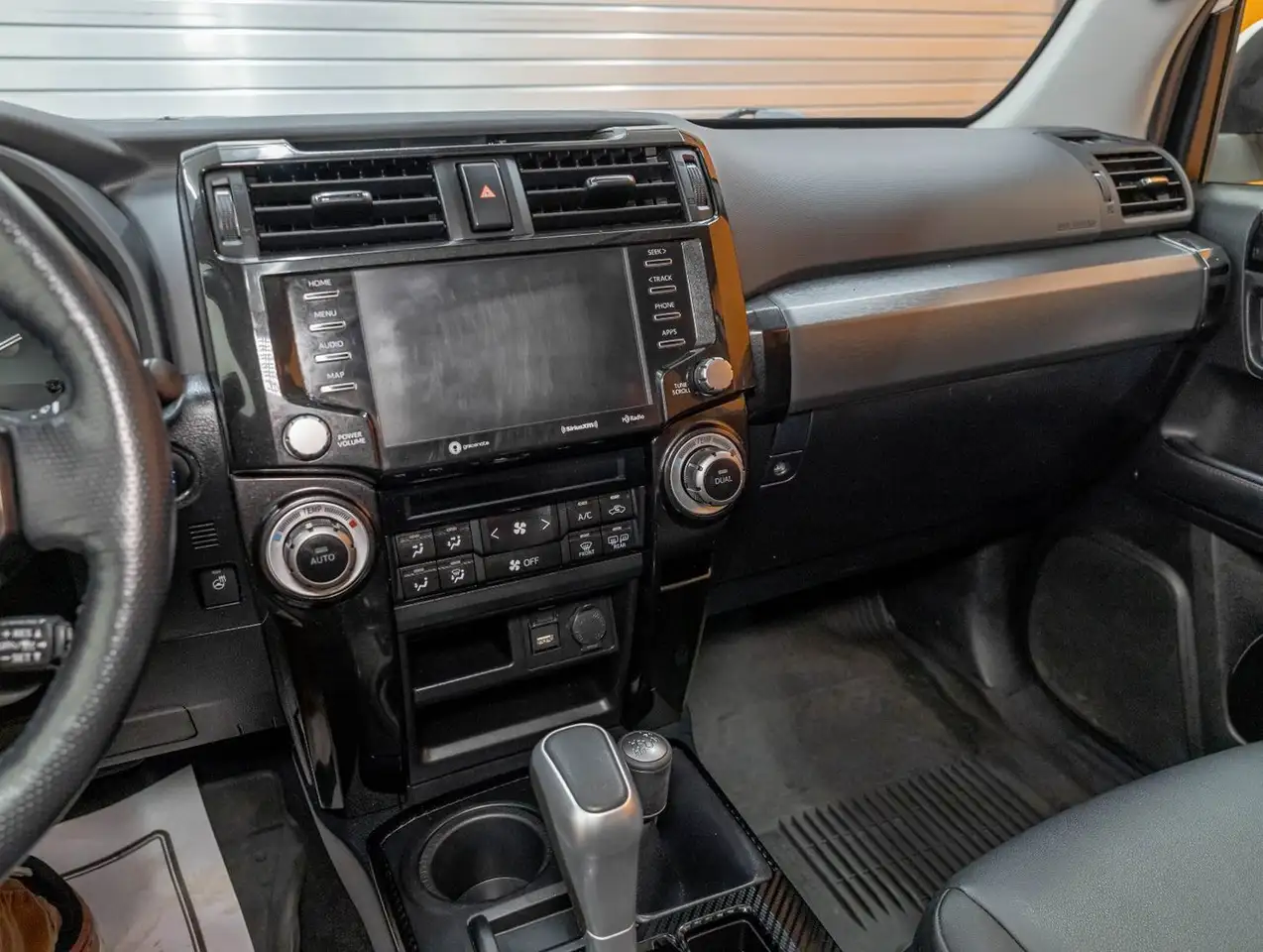 Toyota 4-Runner снимка Toyota 4-Runner
