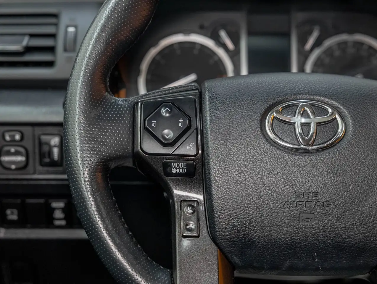 Toyota 4-Runner снимка Toyota 4-Runner