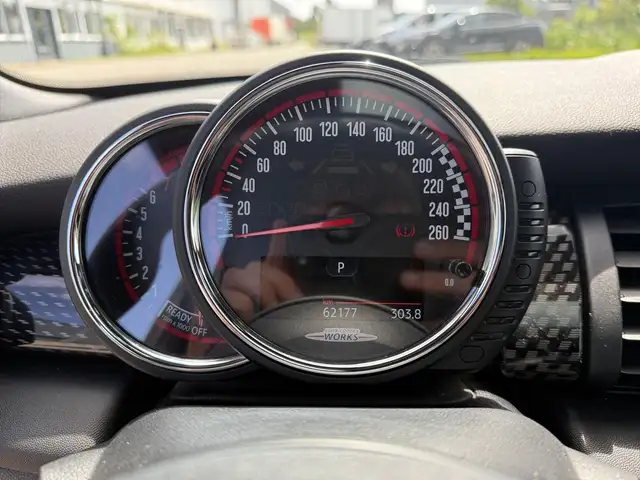 Mini Cooper view 14