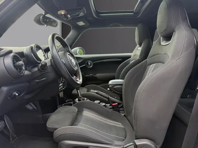 Mini Cooper view 12