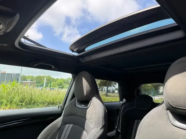 Mini Cooper view 20