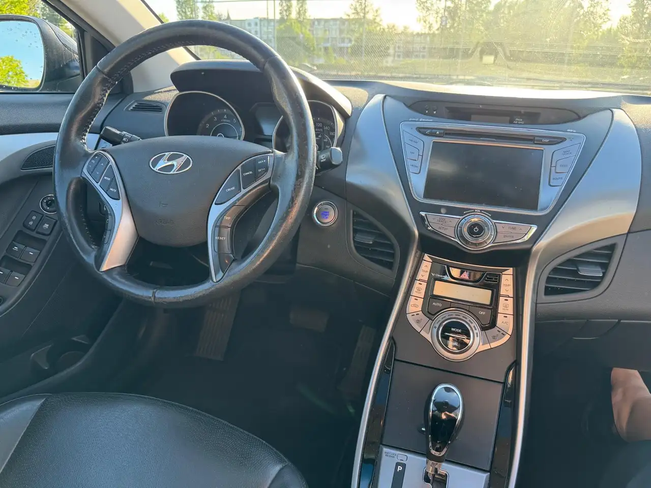 Hyundai ELANTRA photo Hyundai ELANTRA