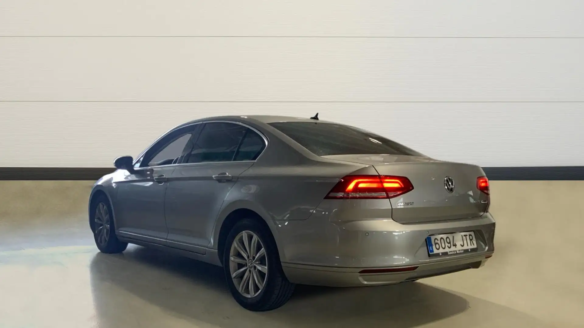 Volkswagen Passat 2.0TDI Advance 110kW - 2