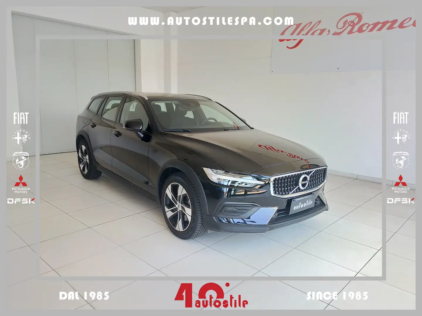 Volvo V60 Cross Country B4 (d) AWD Geartronic Business Pro Nero - 1