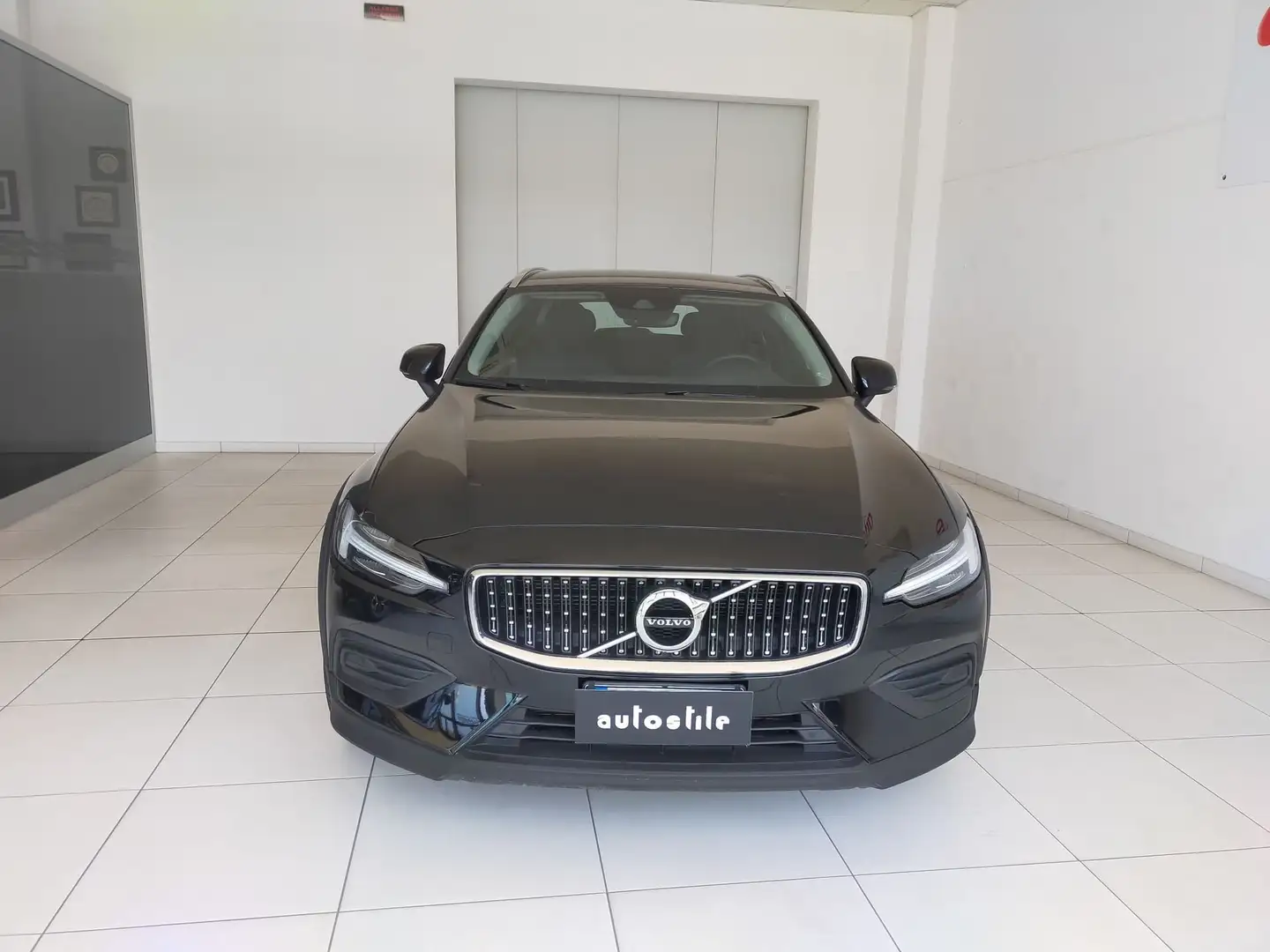 Volvo V60 Cross Country B4 (d) AWD Geartronic Business Pro Nero - 2