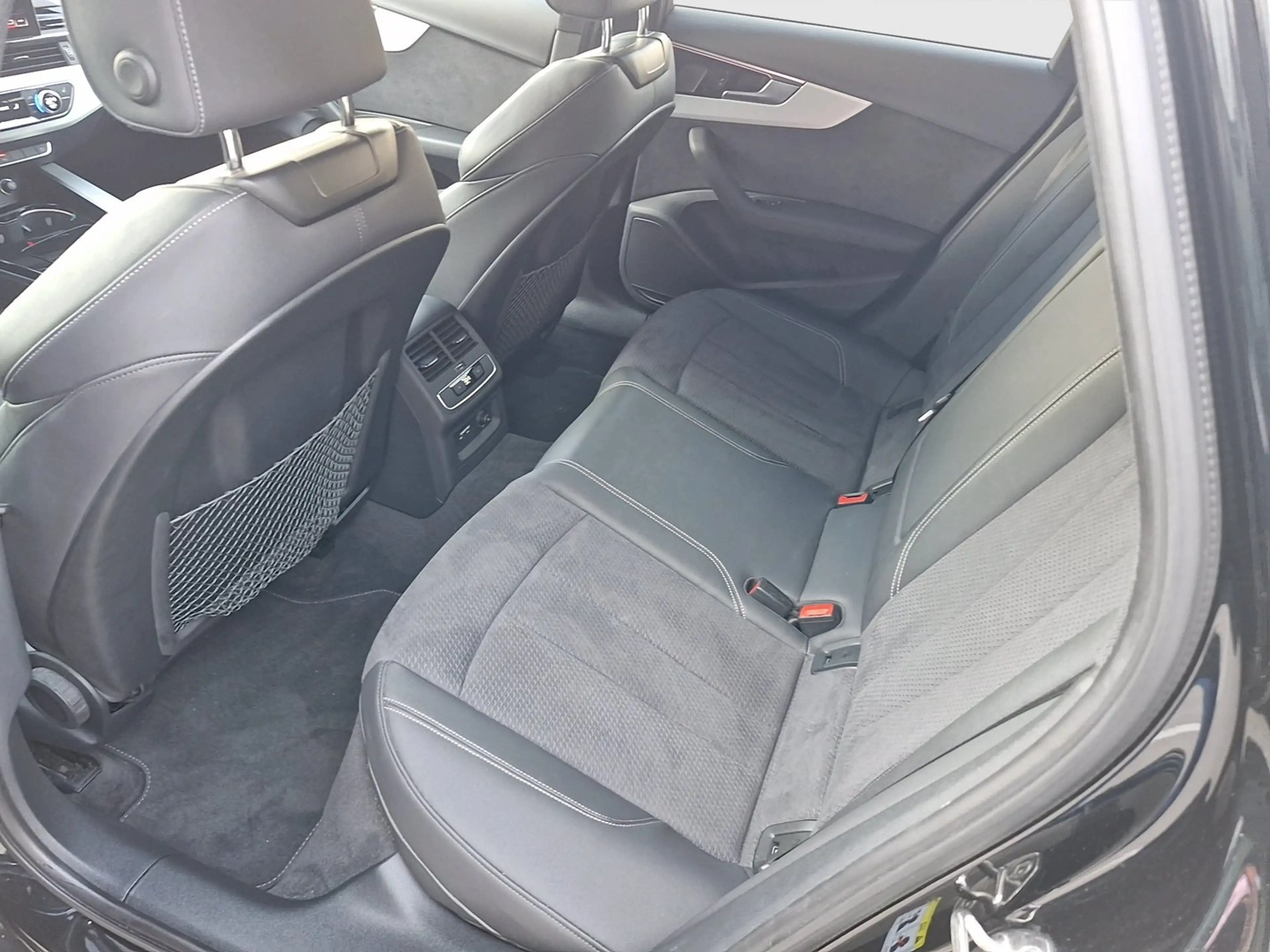 Audi A4 40 TDI quattro S line — photo 12