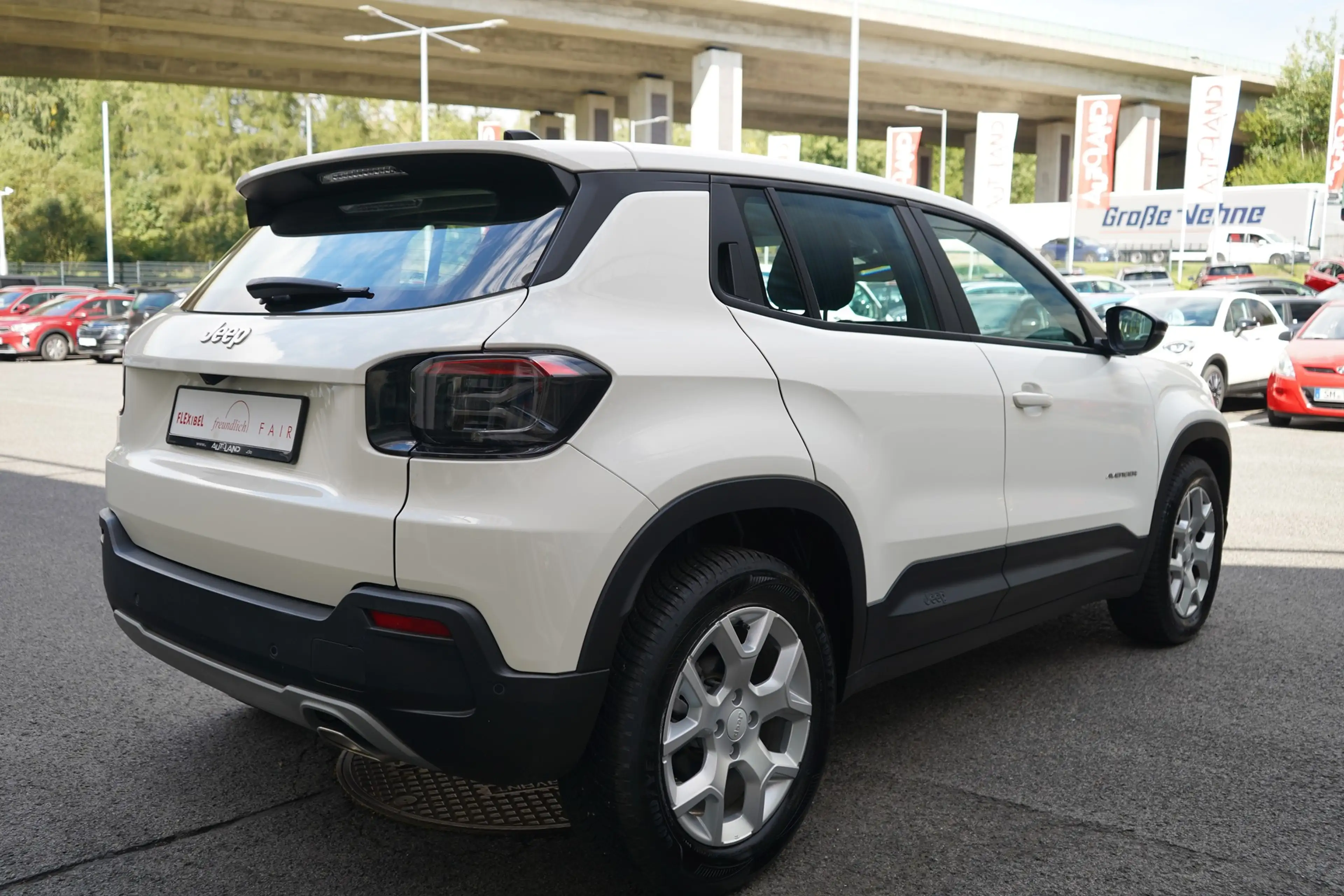 Jeep Avenger 1.2 Altitude LED Navi ACC el. Heckklappe — photo 7