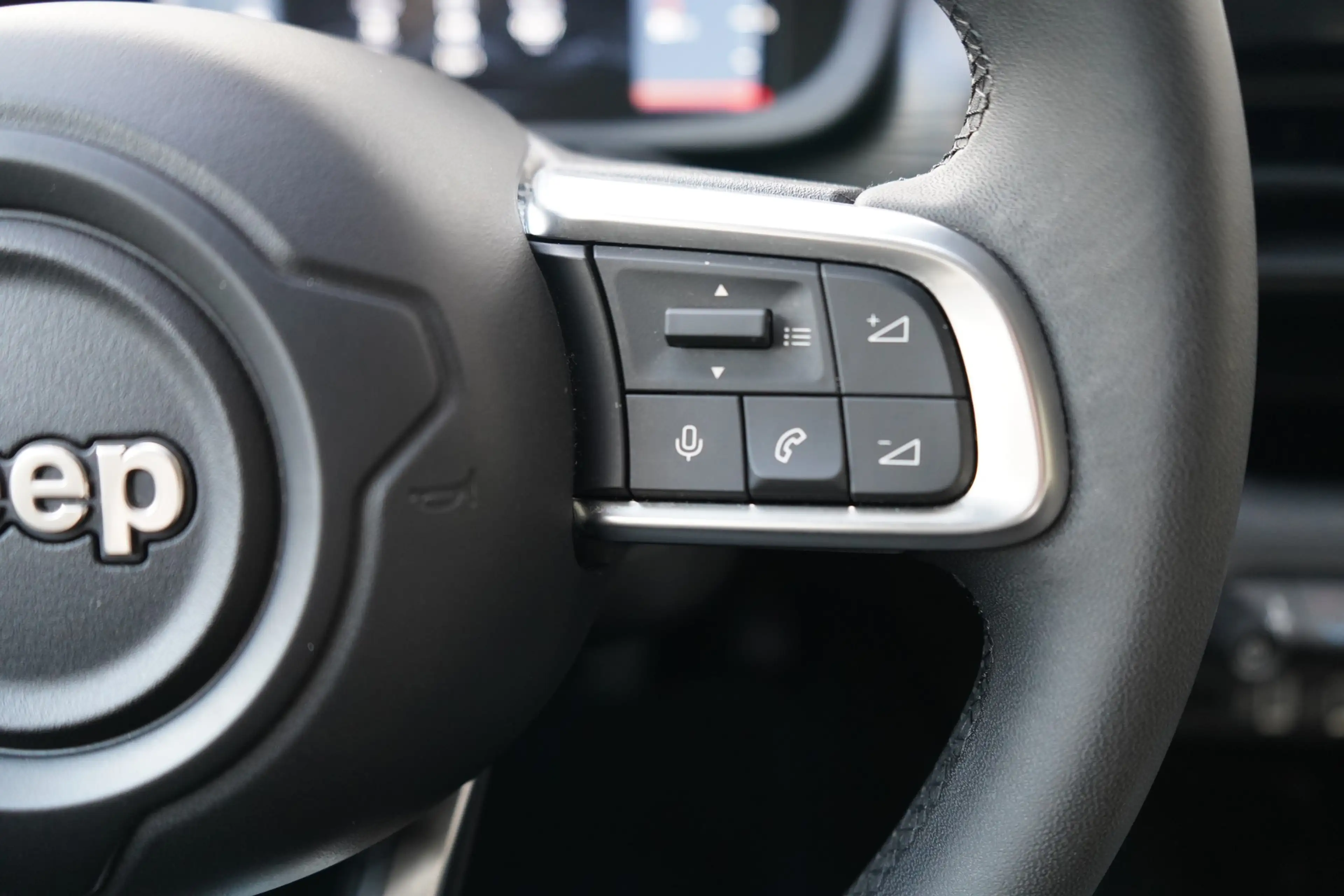 Jeep Avenger 1.2 Altitude LED Navi ACC el. Heckklappe — photo 15