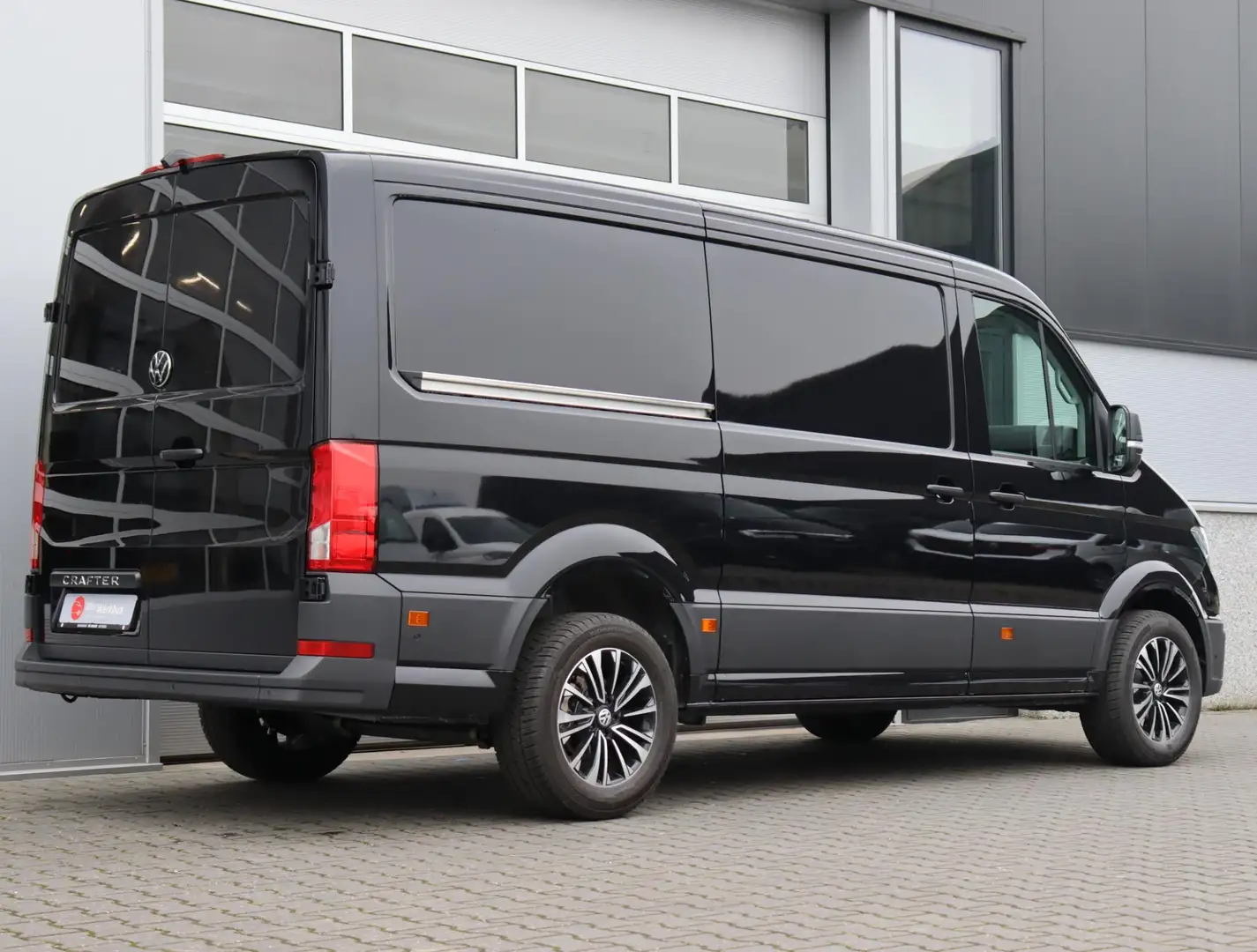 Volkswagen Crafter 35 2.0 TDI L3H2 Exclusive | Facelift | 2x schuif | Noir - 2