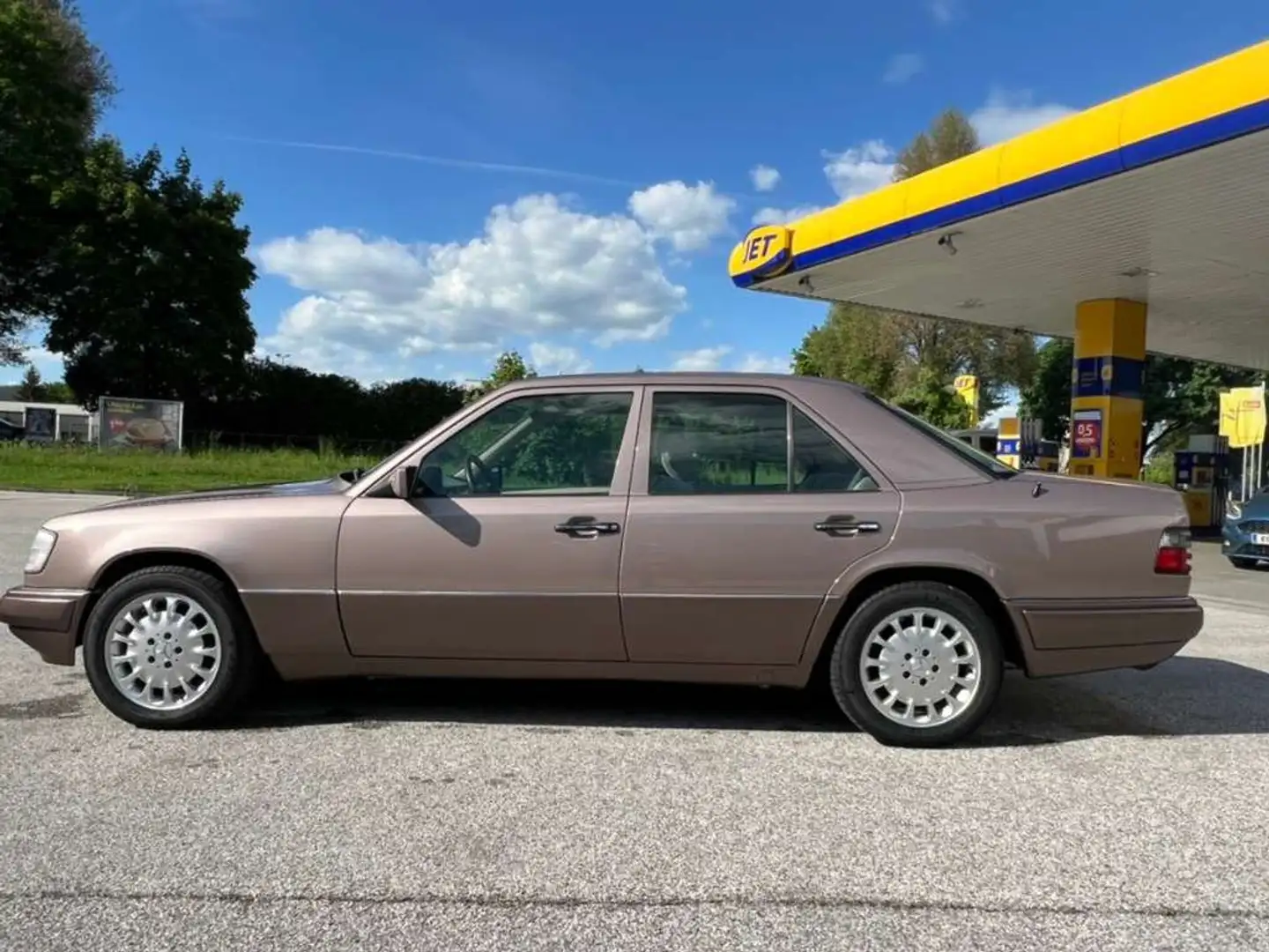 Mercedes-Benz E 220 E 220 Aut. Hnědá - 2
