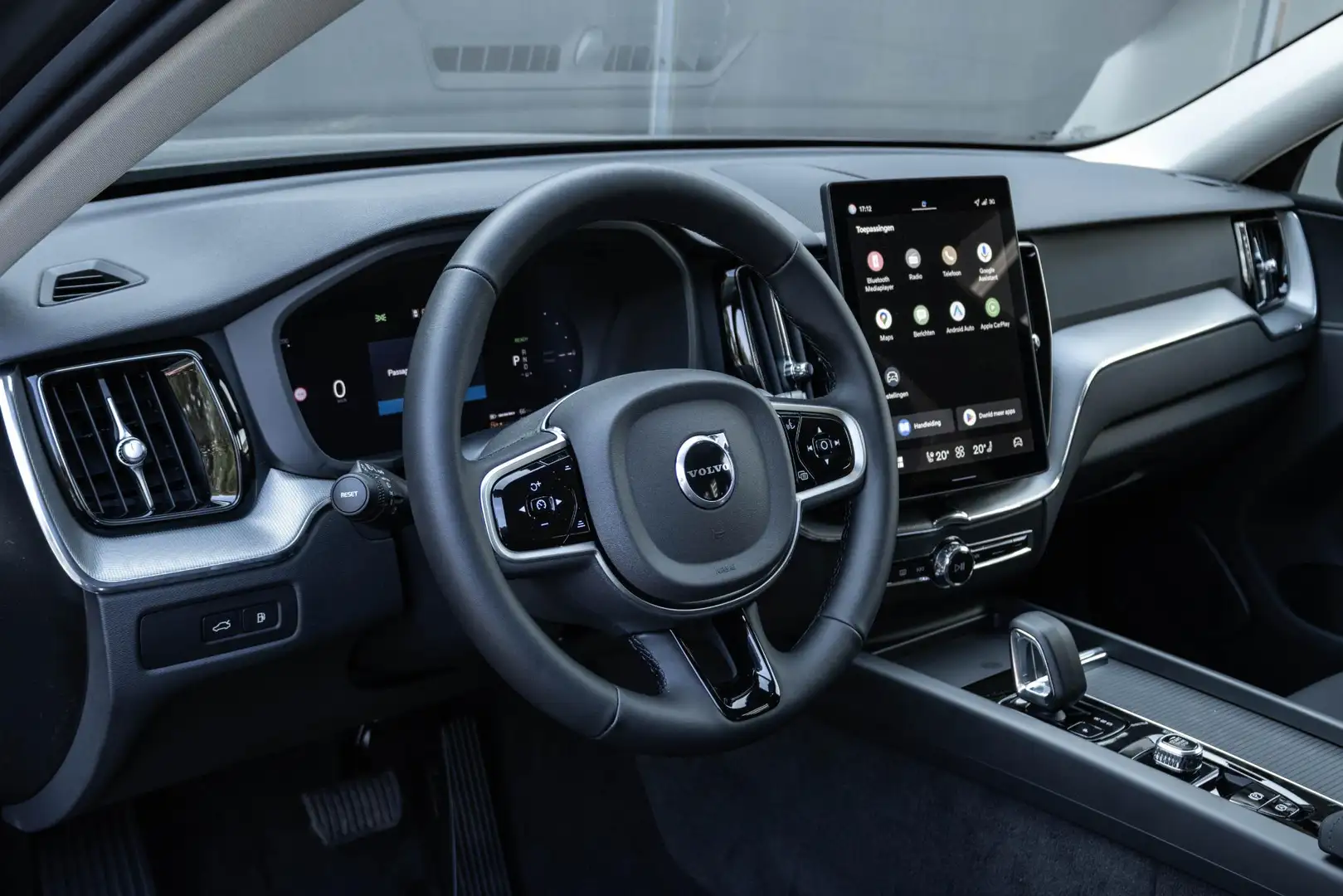 Volvo XC60 T6 Plug-in hybrid AWD Essential | Google Navigatie - 2