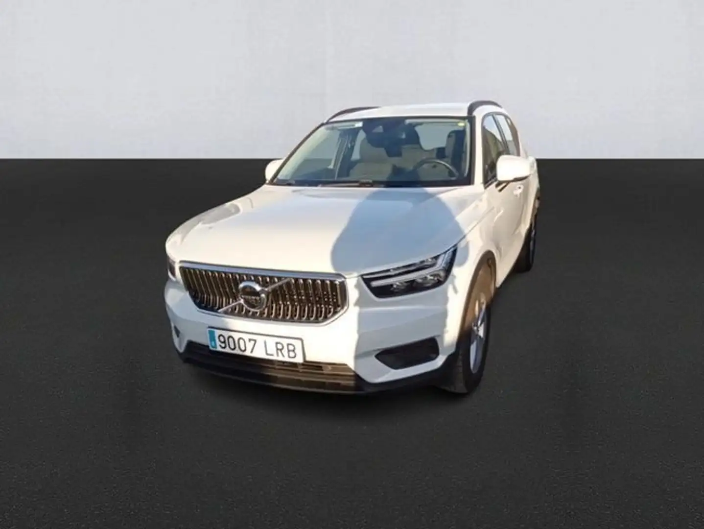Volvo XC40 T3 Momentum Core Plateado - 1