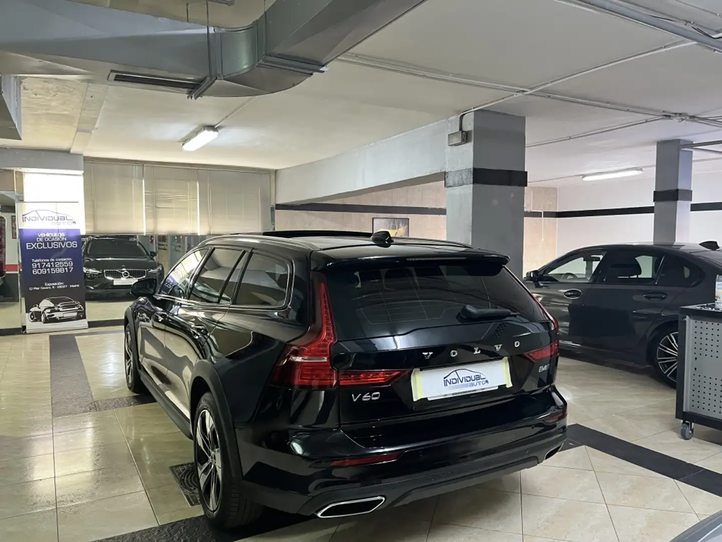 Volvo V60 Cross Country B4 Pro AWD Aut. Zwart - 2