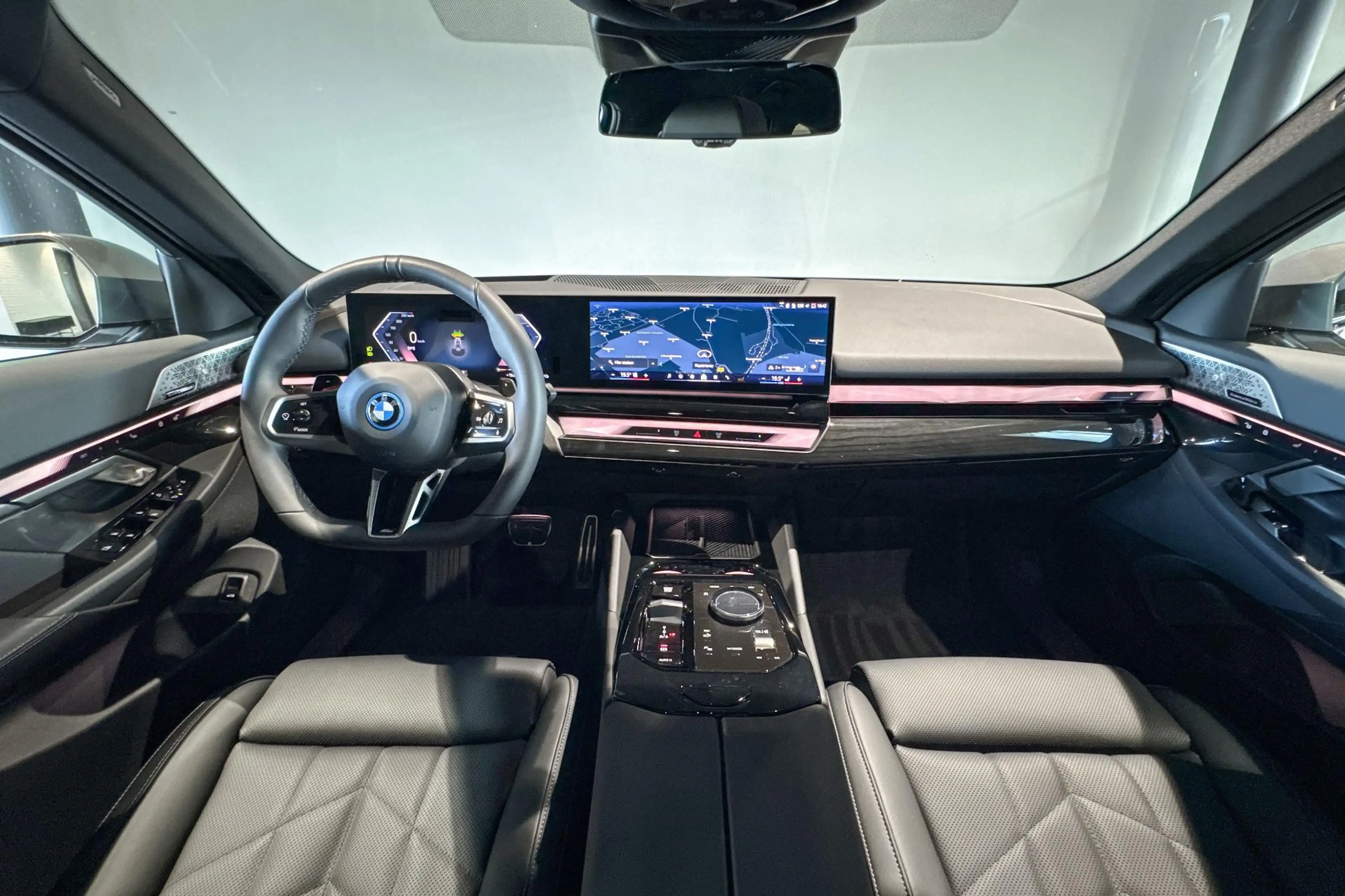 BMW 550 5 Serie Touring 550e xDrive | M Sport | Glazen Pan — photo 12