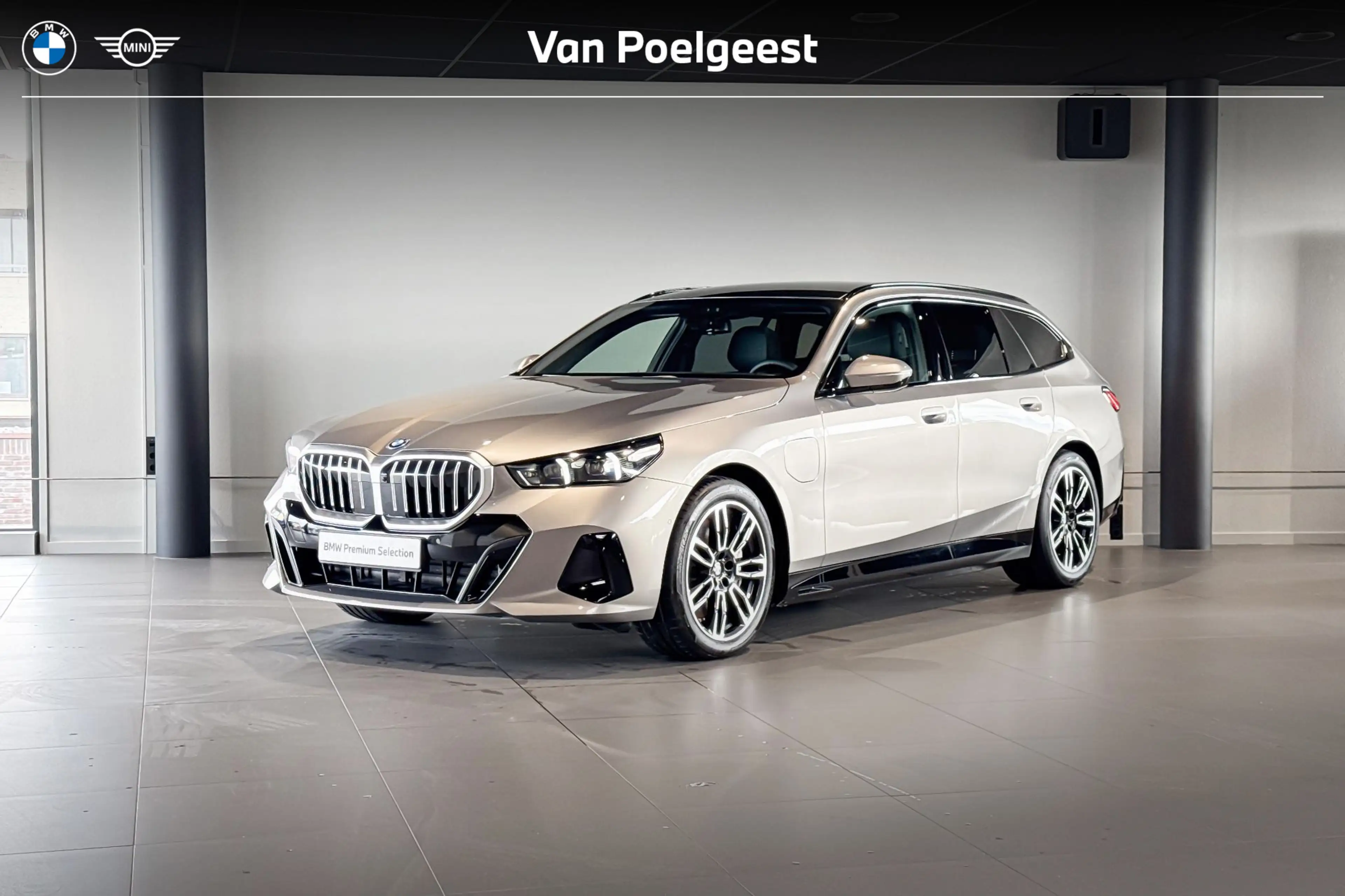 BMW 550 5 Serie Touring 550e xDrive | M Sport | Glazen Pan