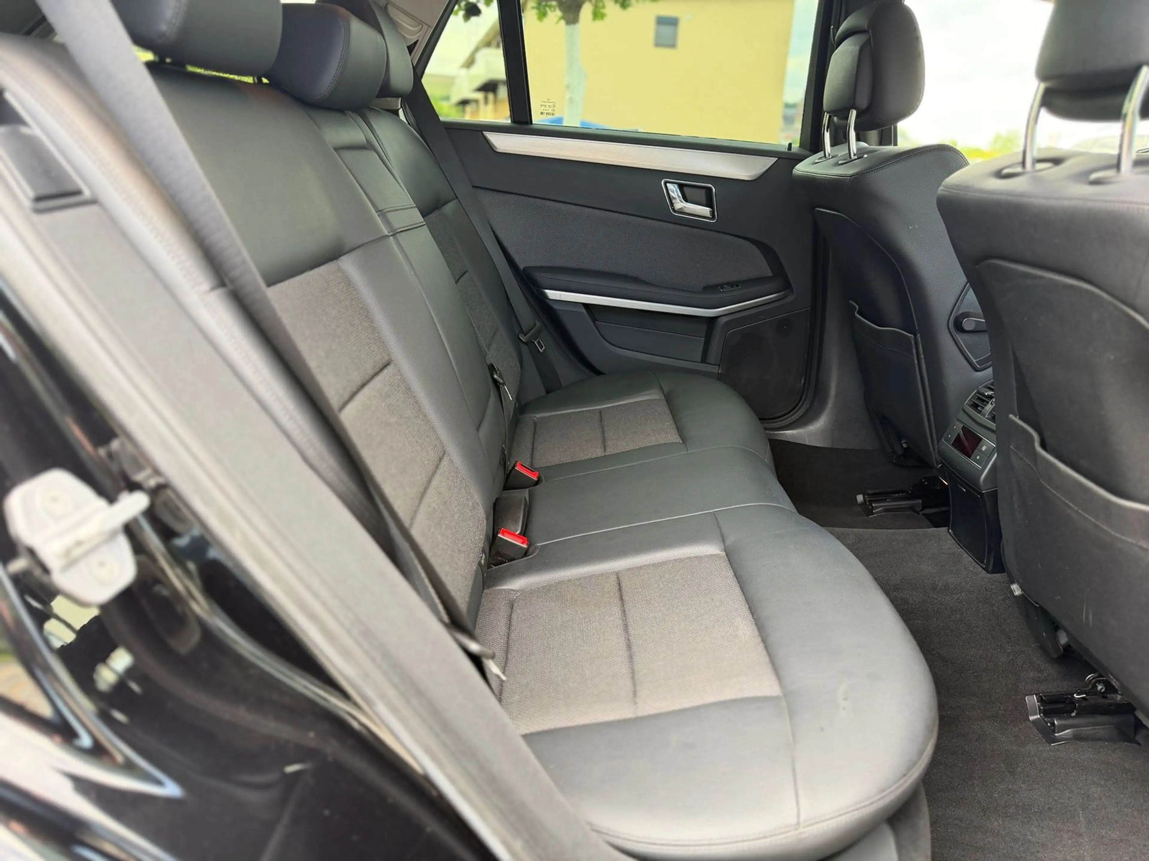 Mercedes-Benz E 250 CDI AUTOMATIK/DISTRONIC/ASSIST-PAKET/AHK — photo 10