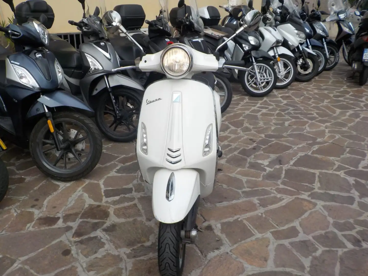 Piaggio Primavera 125 Bílá - 1