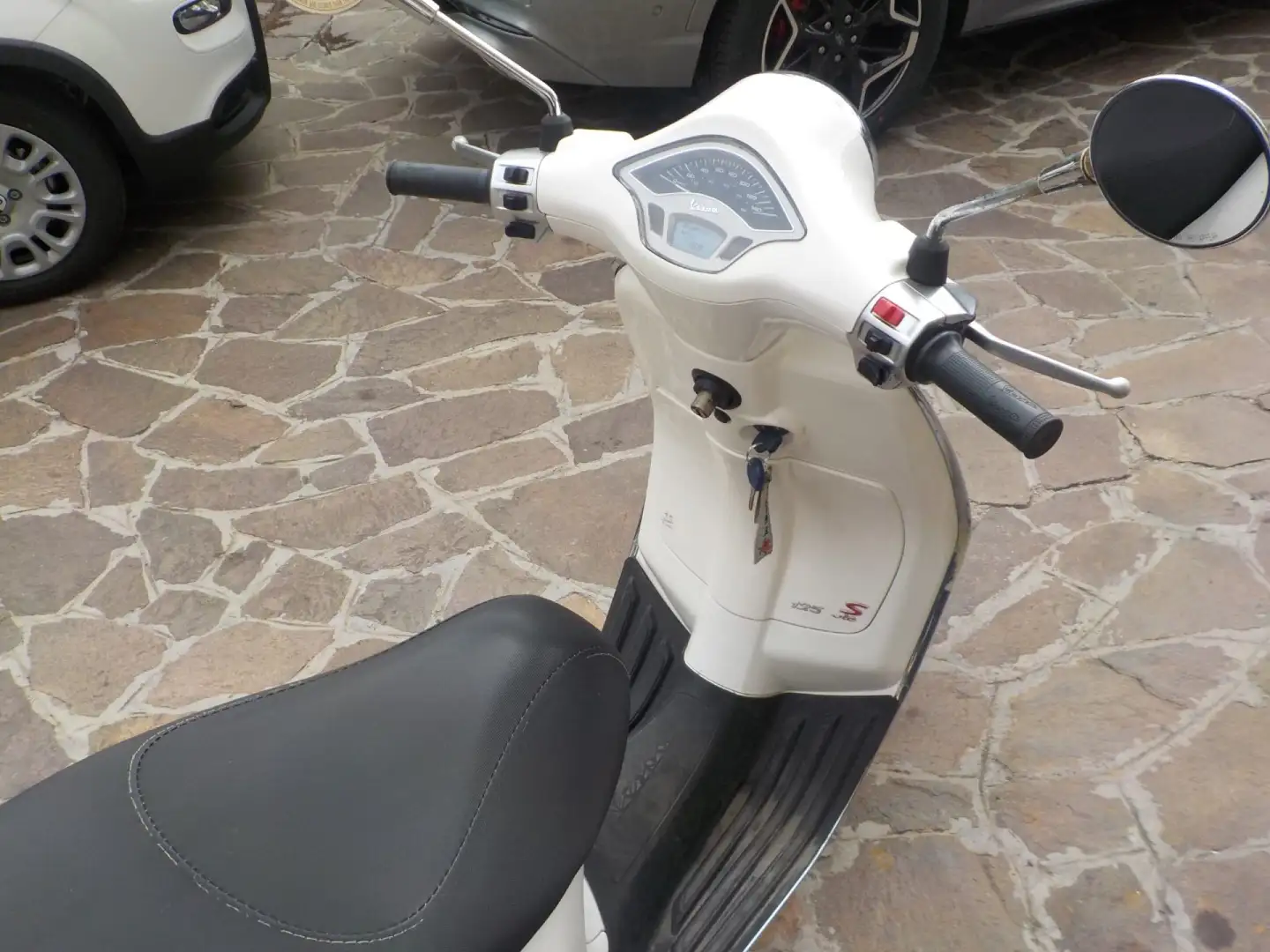 Piaggio Primavera 125 Bílá - 2