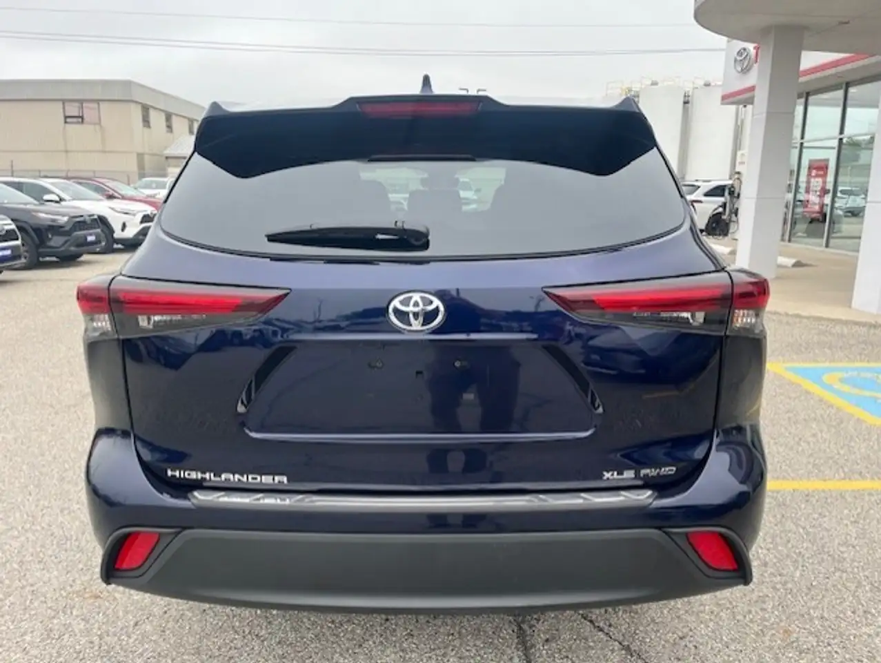 Toyota Highlander снимка Toyota Highlander