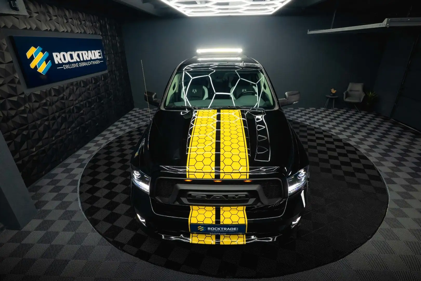 Dodge RAM 5.7 V8 HEMI 4x4 OFFROAD Night Bumblebee 19% Schwarz - 2