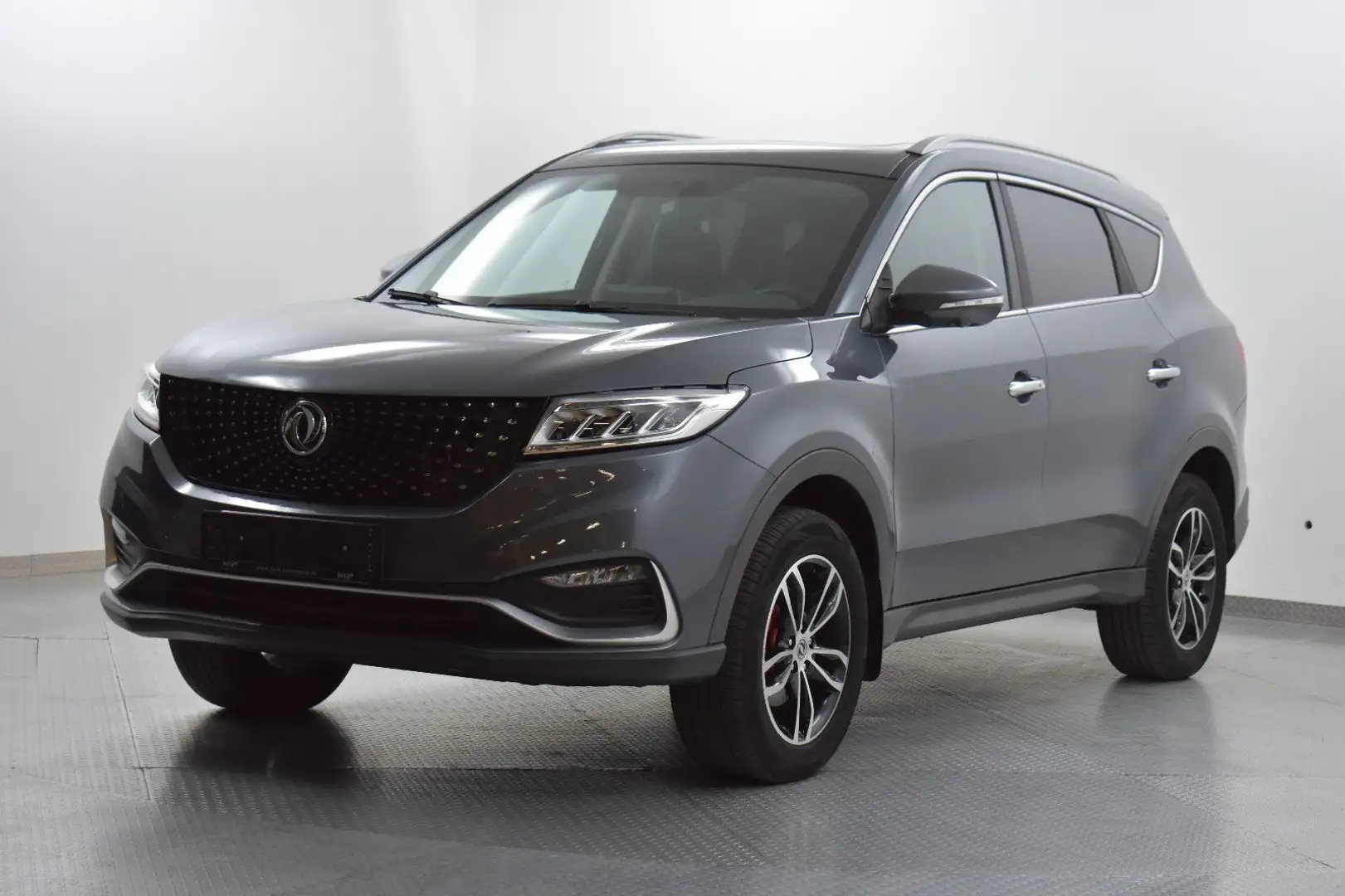 DFSK Fengon 580 1.5T CVT 7SI+PANO+360+NAVI+LEDER+LED Gris - 2