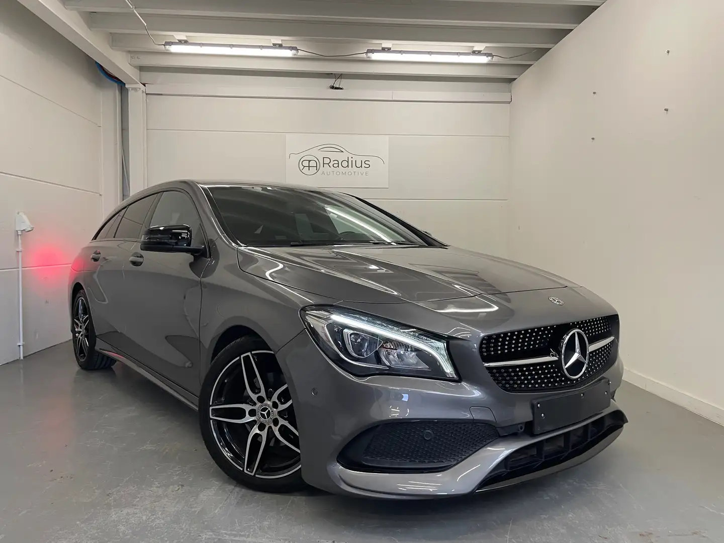 Mercedes-Benz CLA 180 CLA Shooting Brake 180 7G-DCT AMG Line Gris - 2