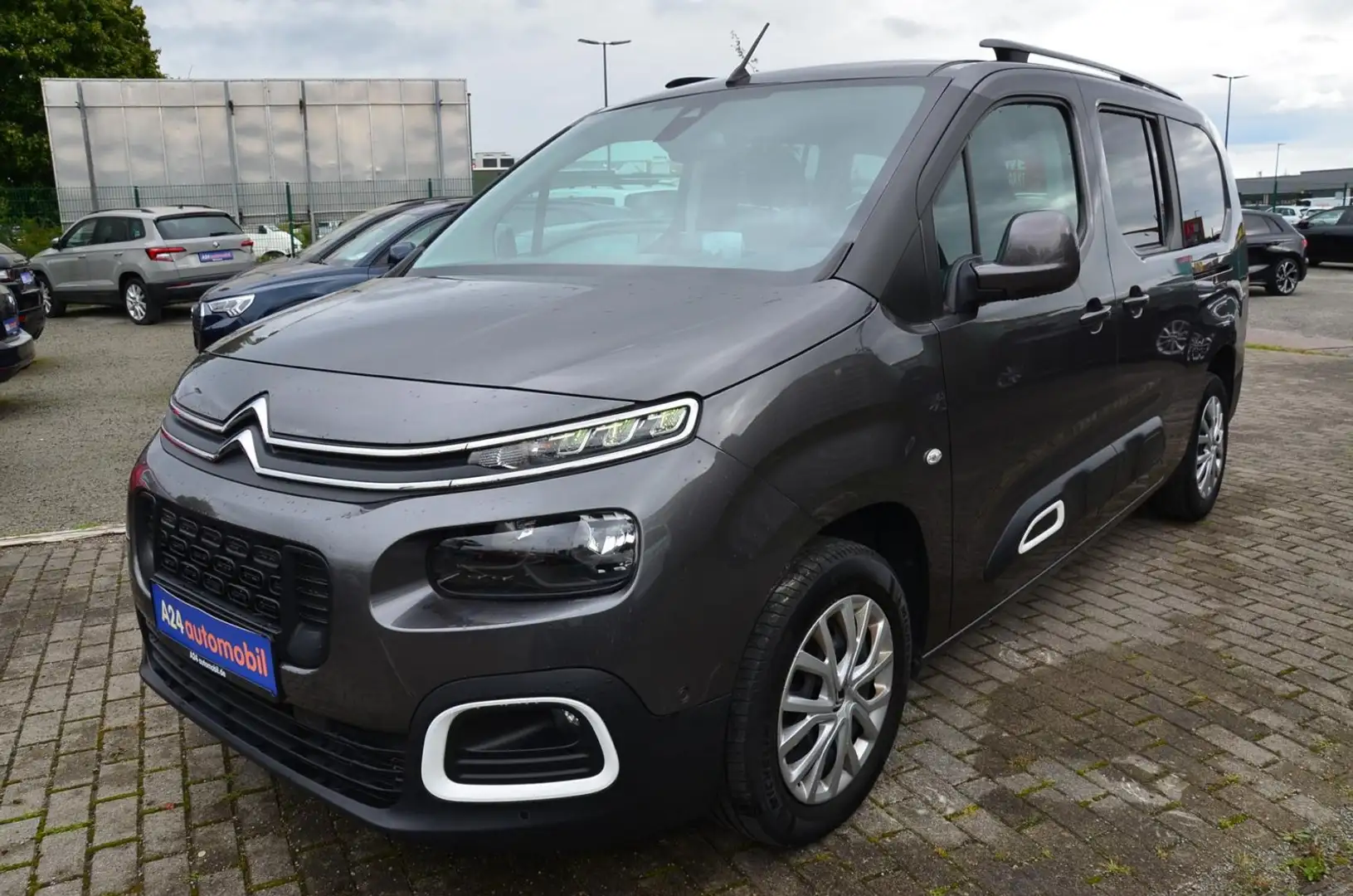 Citroen Berlingo 1.5 BlueHDi 130 FAP Shine XL 7 Sitze Navi AHK Rück Grau - 1