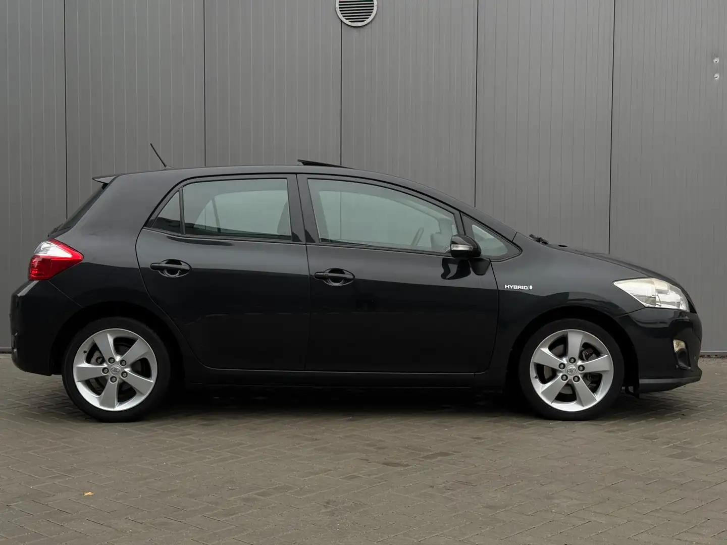 Toyota Auris 1.8 Full Hybrid Executive DAK NAVI DEALER ONDERHOU Zwart - 2