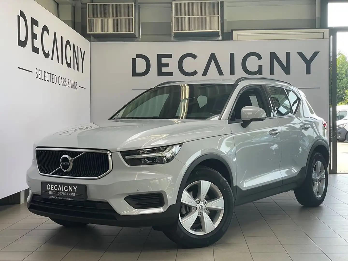 Volvo XC40 1.5 T2 Momentum *CruiseControl*Navigatie*Reservewi Gris - 1