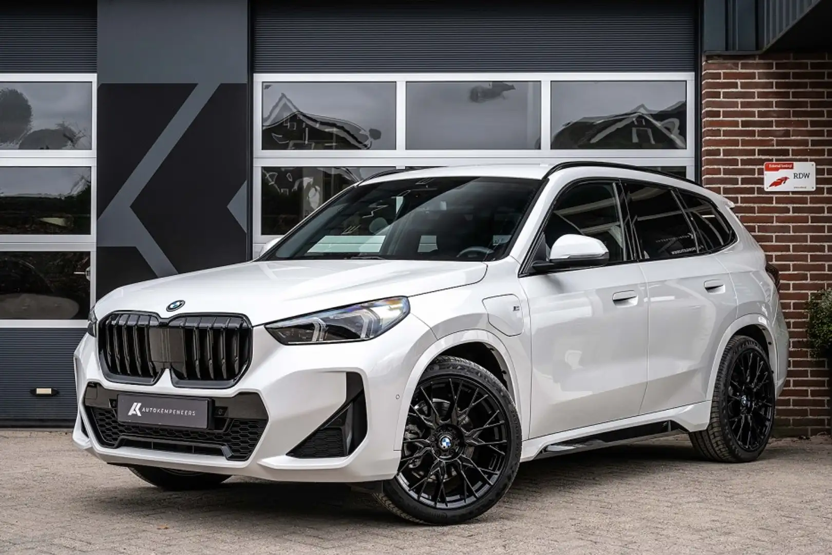 BMW X1 25e xDrive M Sport | Shadow | Driving Ass. Plus | Wit - 1