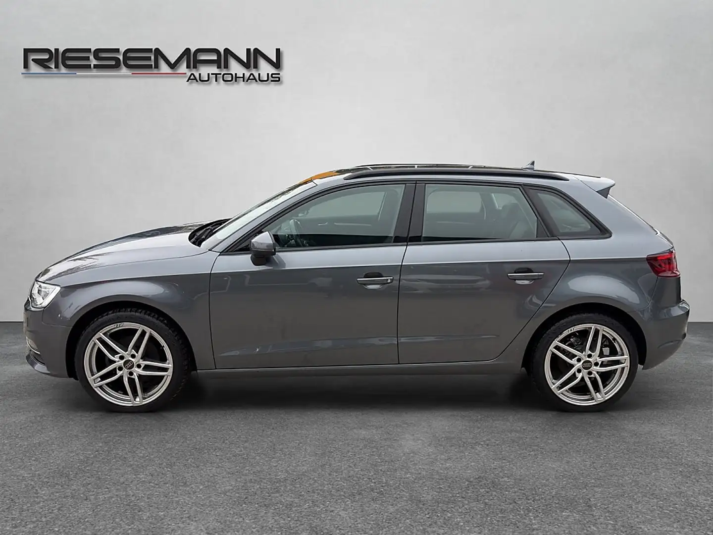 Audi A3 SB 1,2 TFSI Intro Grau - 2