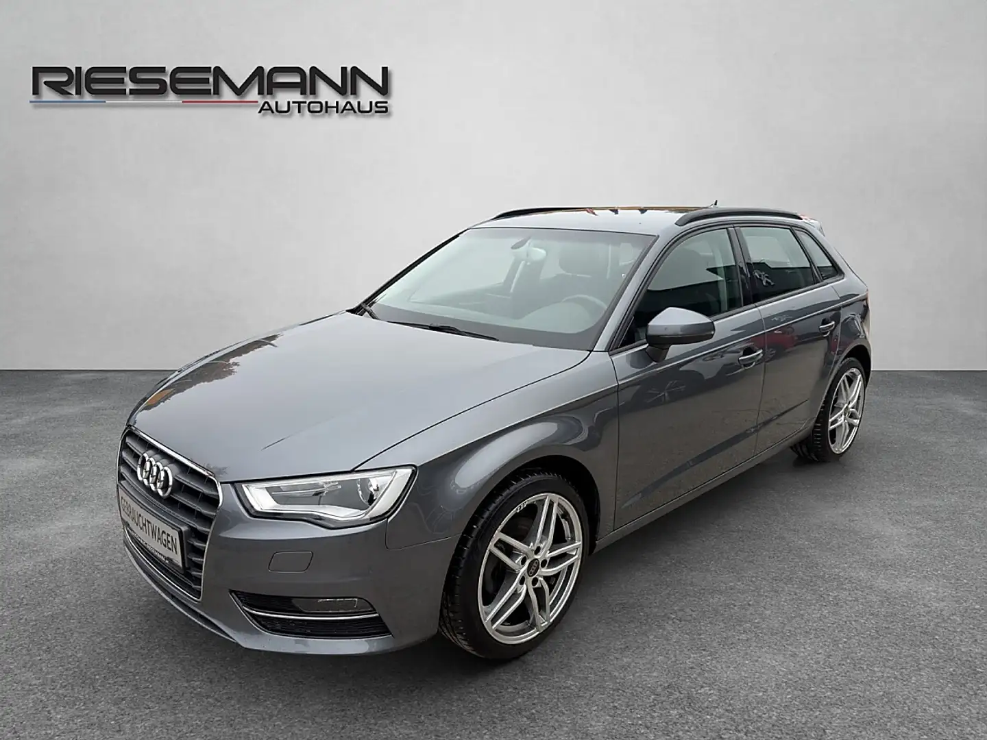 Audi A3 SB 1,2 TFSI Intro Grau - 1