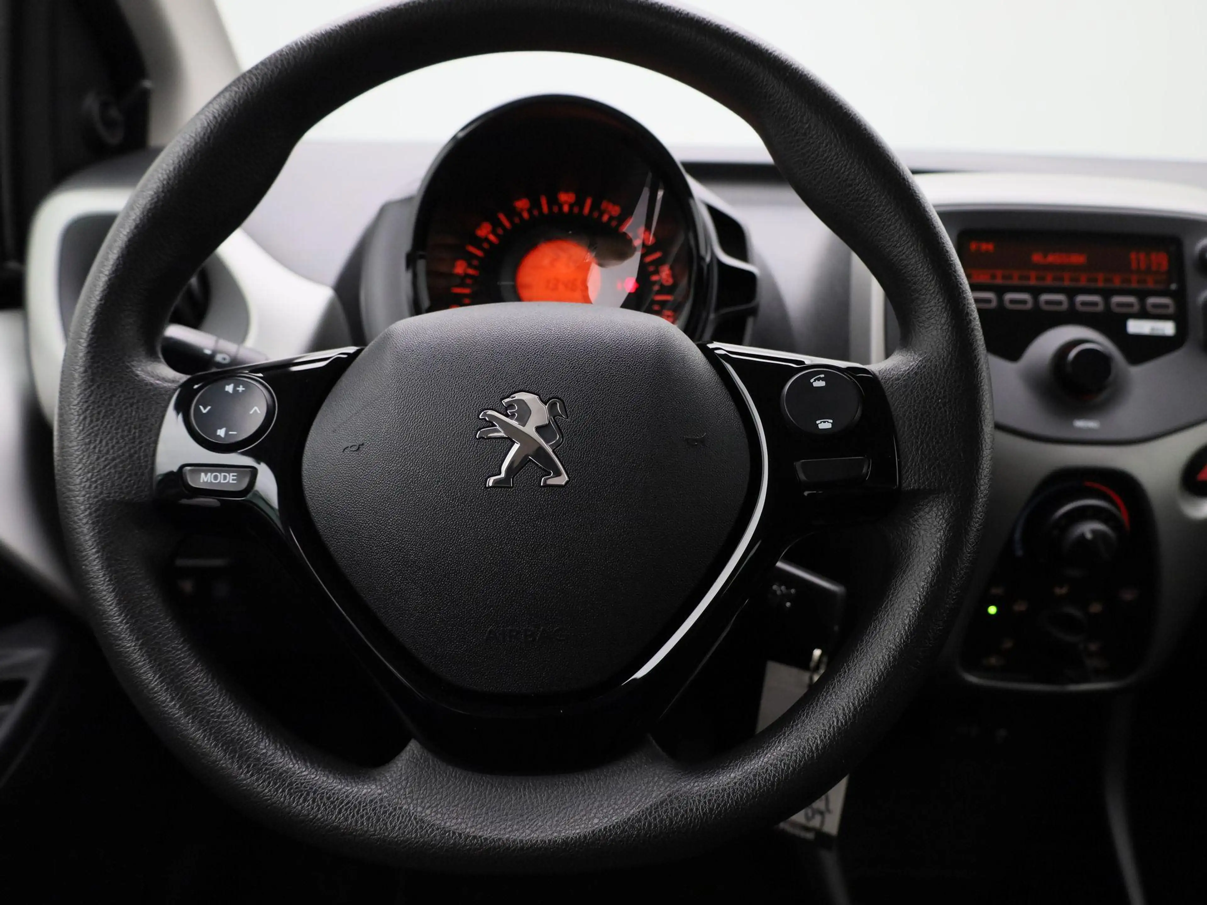 Peugeot 108 1.0 e-VTi Active — photo 7
