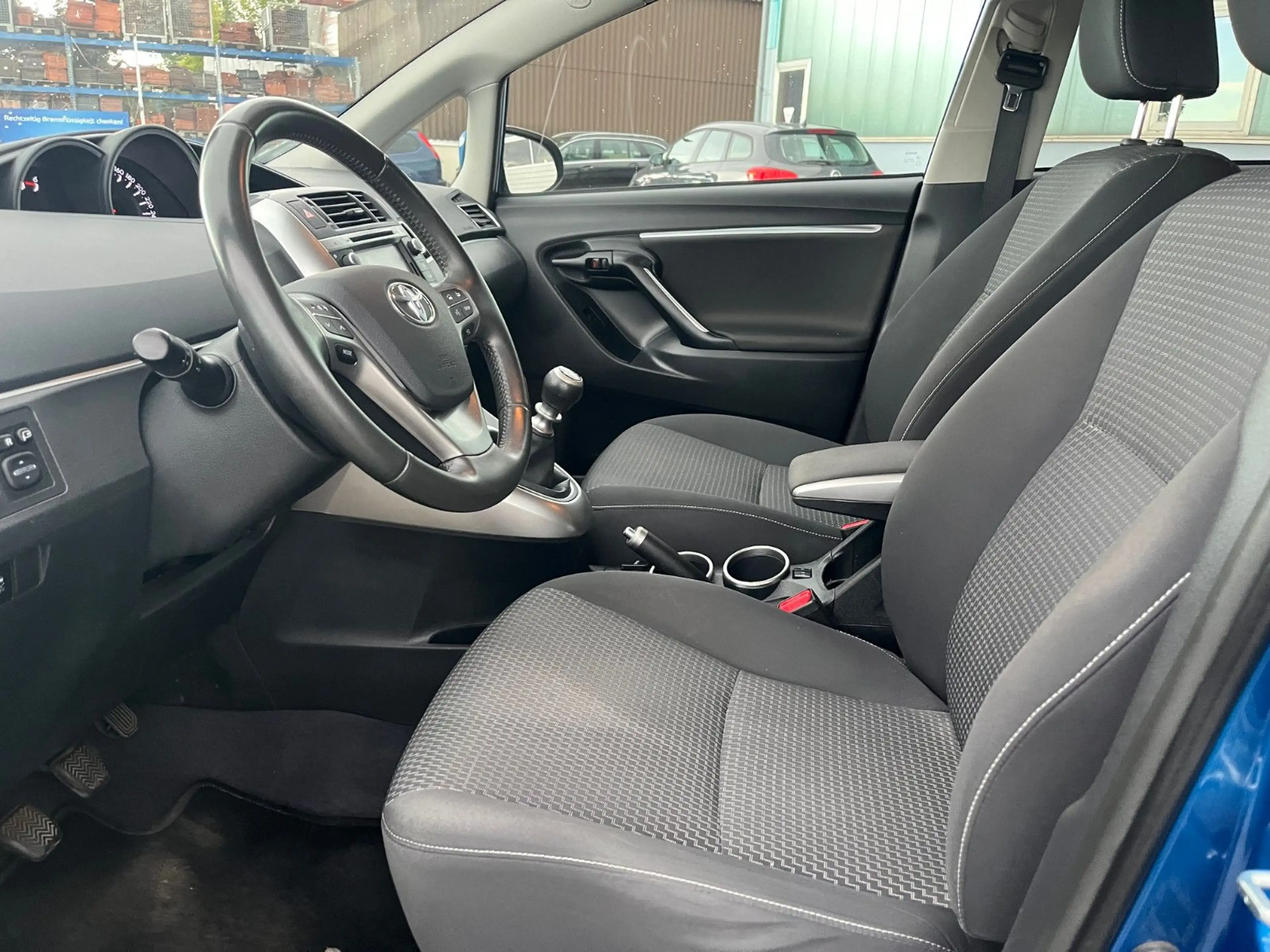 Toyota Verso Comfort — photo 9