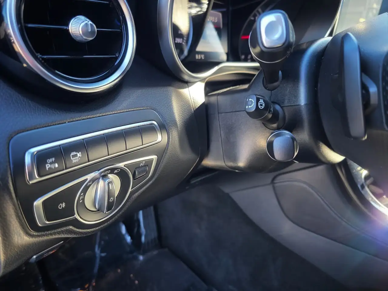 Mercedes-Benz GLC снимка Mercedes-Benz GLC